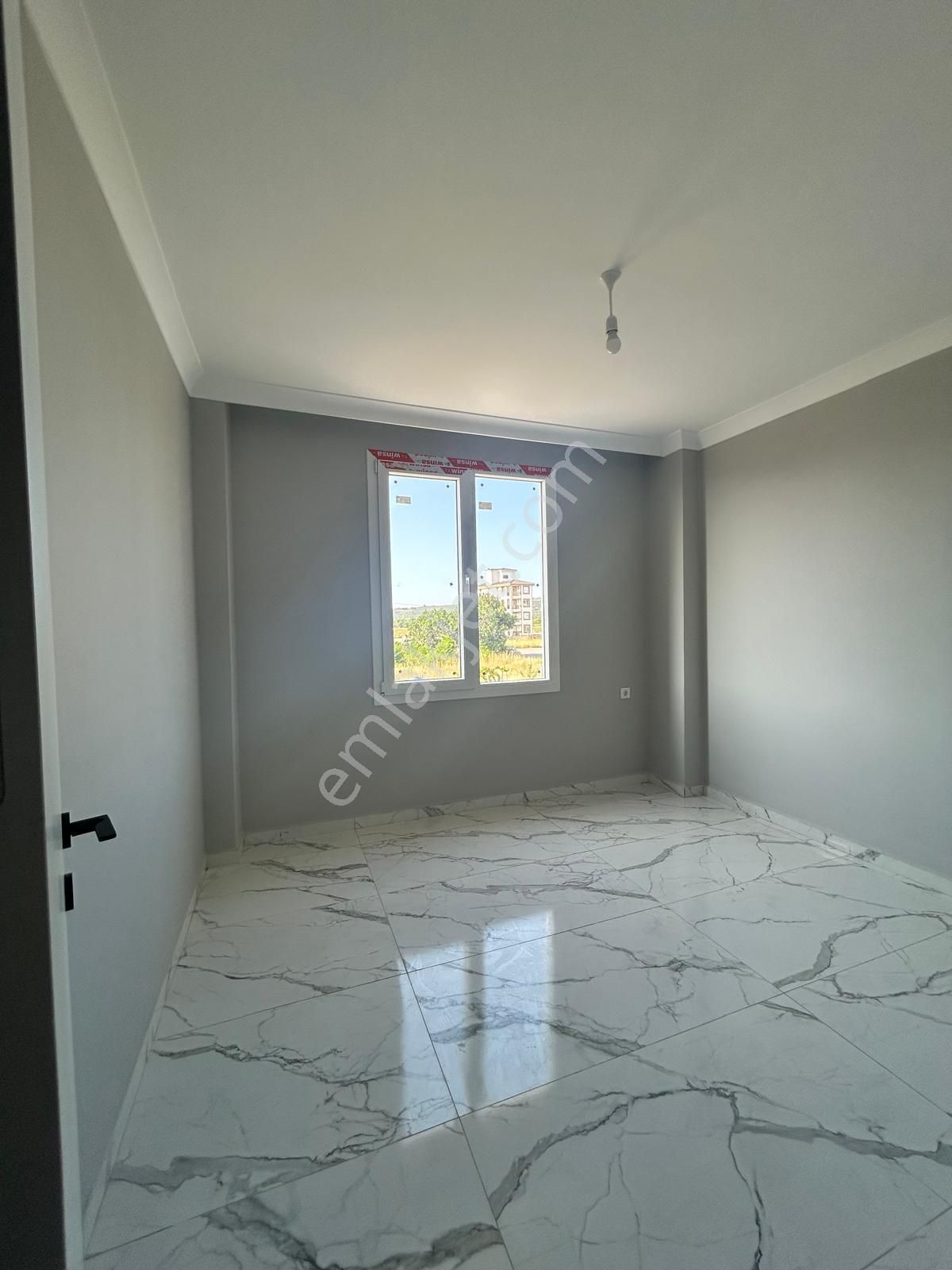 Ayvalık Altınova'da 3 Katlı Binanın 2 Katı 2+1 Sıfır Lüks Daire - Görsel 18
