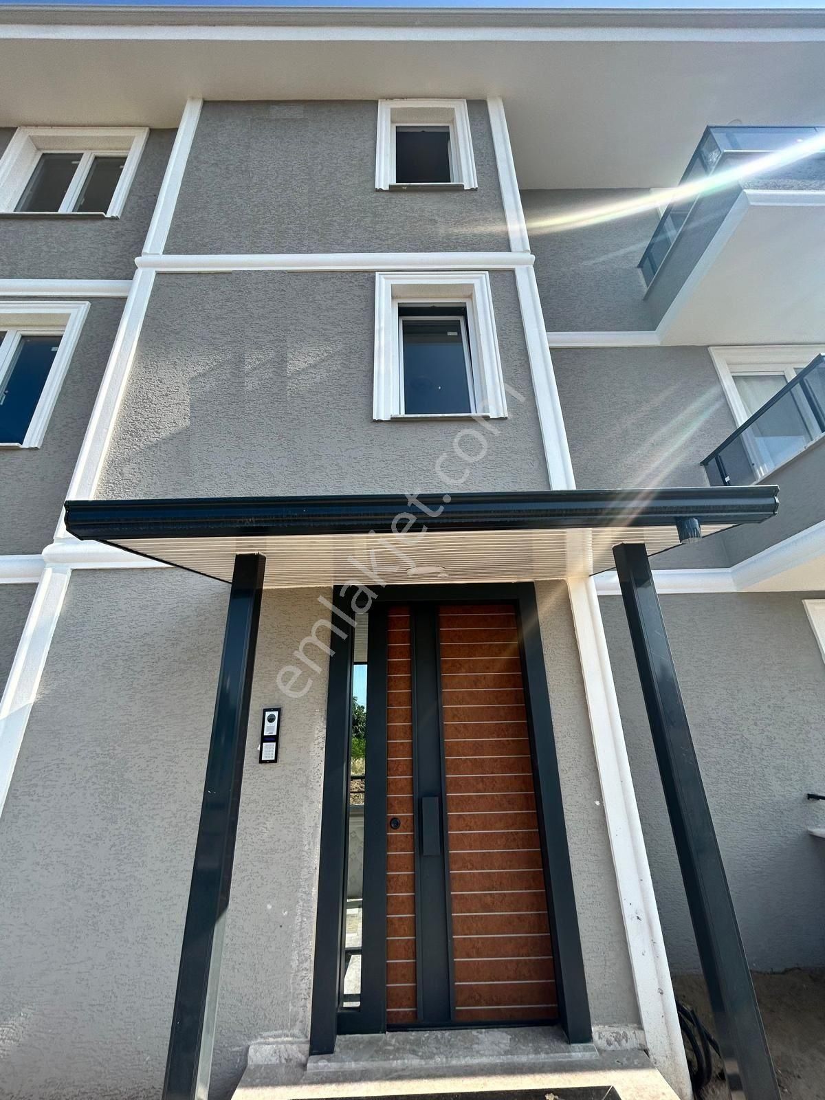 Ayvalık Altınova'da 3 Katlı Binanın 2 Katı 2+1 Sıfır Lüks Daire - Görsel 3