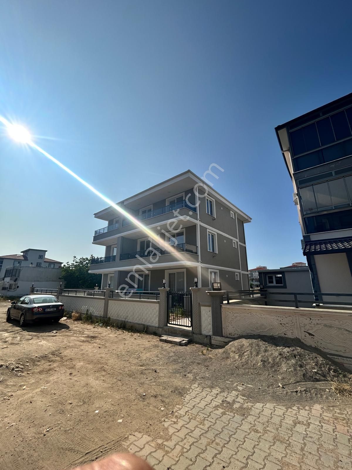 Ayvalık Altınova'da 3 Katlı Binanın 2 Katı 2+1 Sıfır Lüks Daire