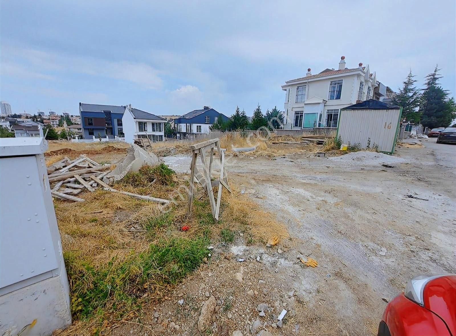 İncek Şeh. Sav. M. Selim Kiraz Bulvarına Yakın İkiz Villa Arsası
