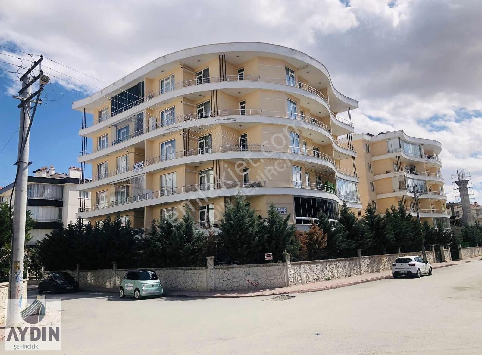 Aydın Satıyor'dan Hamzaoğlu Mh Merkezi Konumda 3+1 Geniş Daire