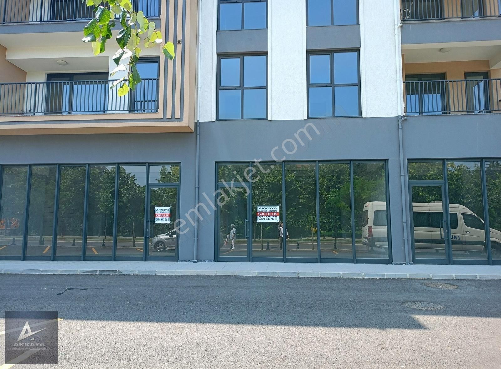 Sancaktepe Sevenler Caddesine Cephe Düz Giriş Dükkan 80000