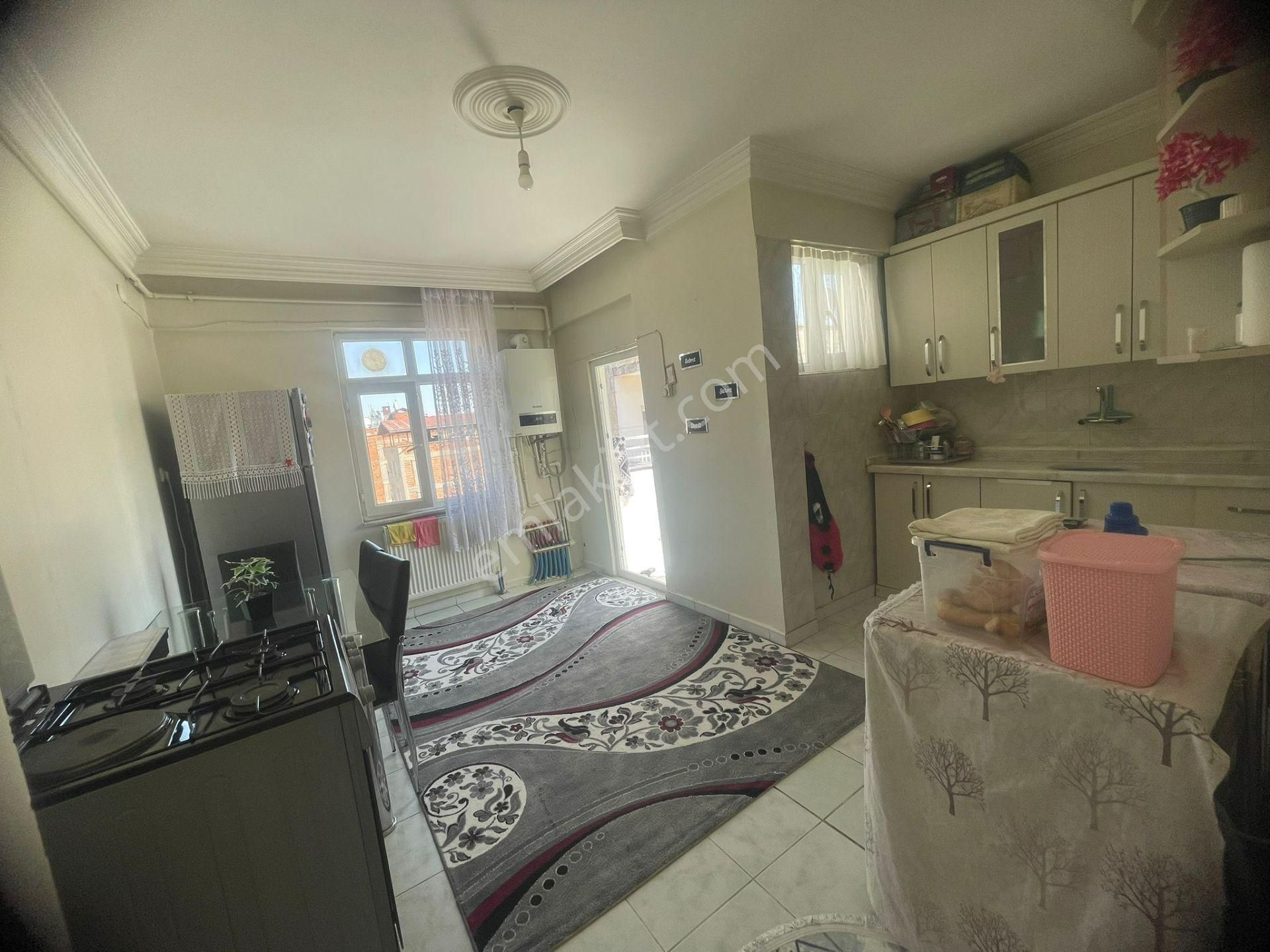 Huzurevlerinde Beko Bayi Arkasında,güneş Ekmek Fırını Yanı Satılık 3+1 Daire