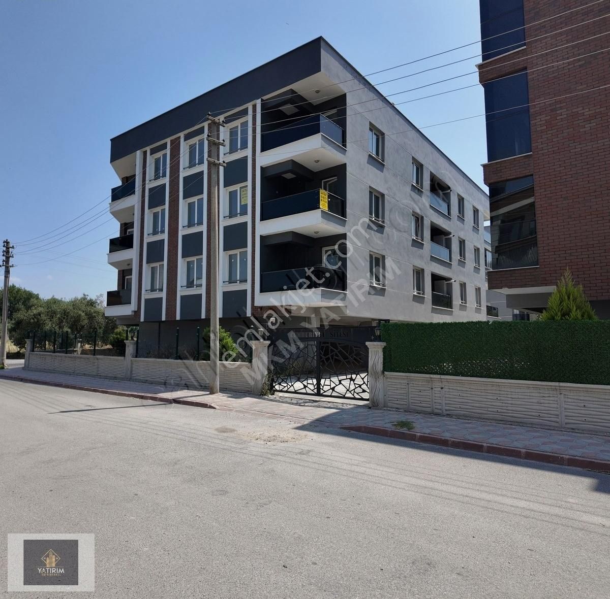 Atatürk Mahallesi Site İçerisinde 3+1 Arakat 135 M2 Satılık Dair