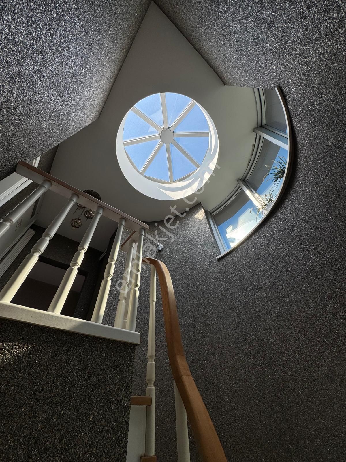 Çengelköy 'de Manzaralı Müstakıl Havuzlu Kiralık Villa - Görsel 4