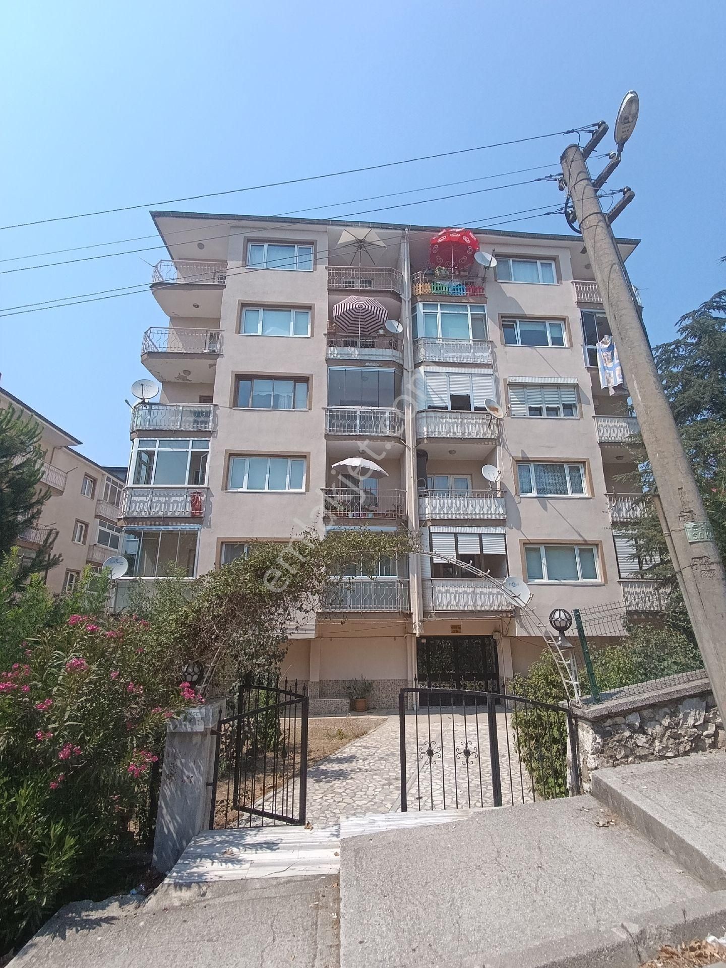 Şekerlerden Beşevlerde Site İçerisinde Eşyalı Ara Kat Daire