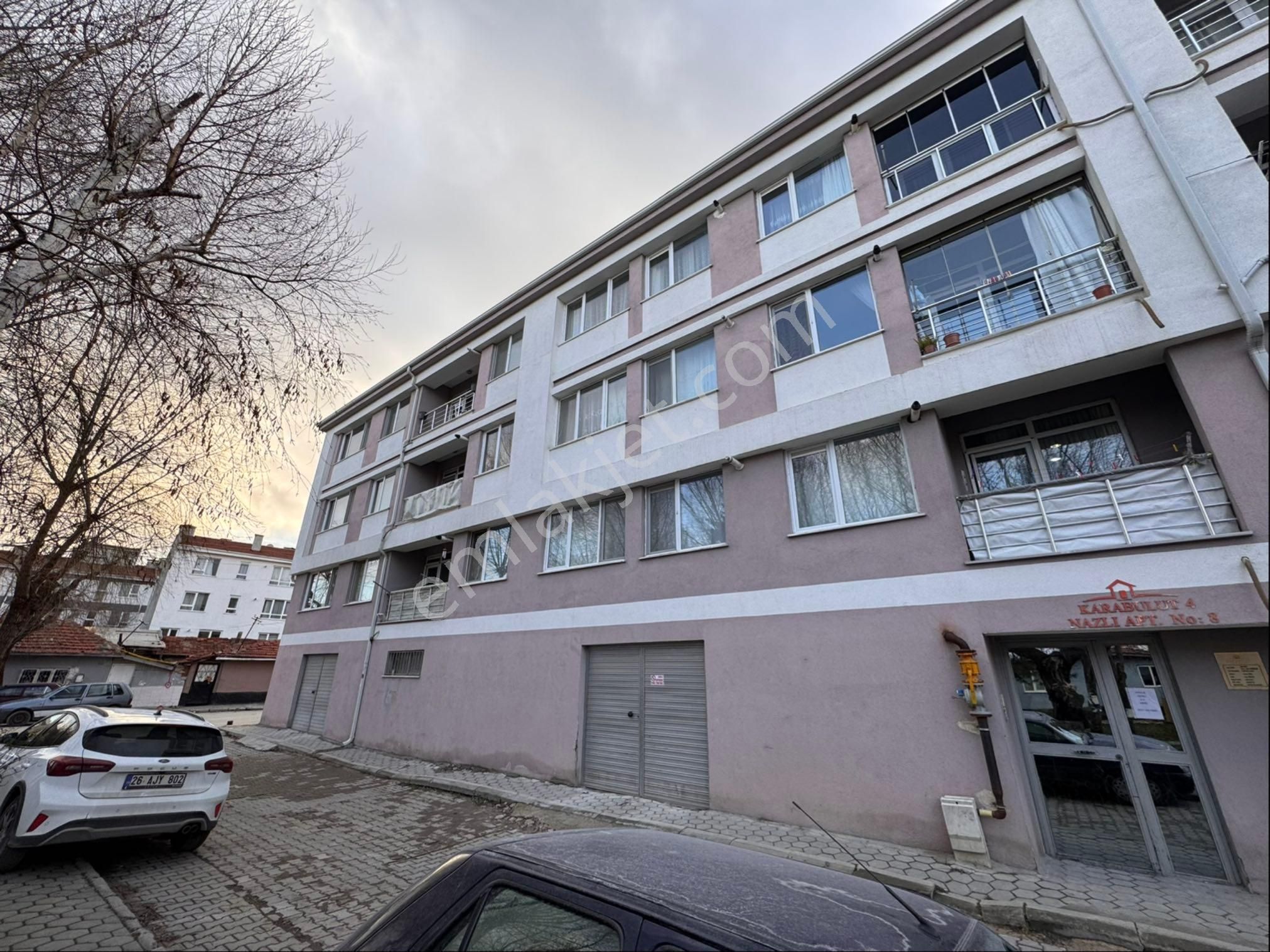 Pera'dan Sütlüce Mah Anadolu Üni Yakını Eşyalı 1+1 Satılık Daire