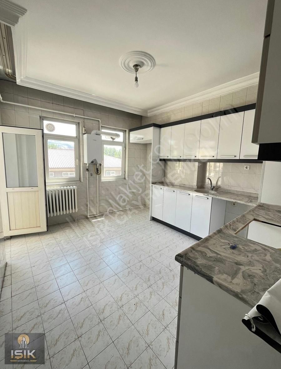 Işık Gayrimenkul'den Şehir Merkezin'de 4+1 Kiralık Daire