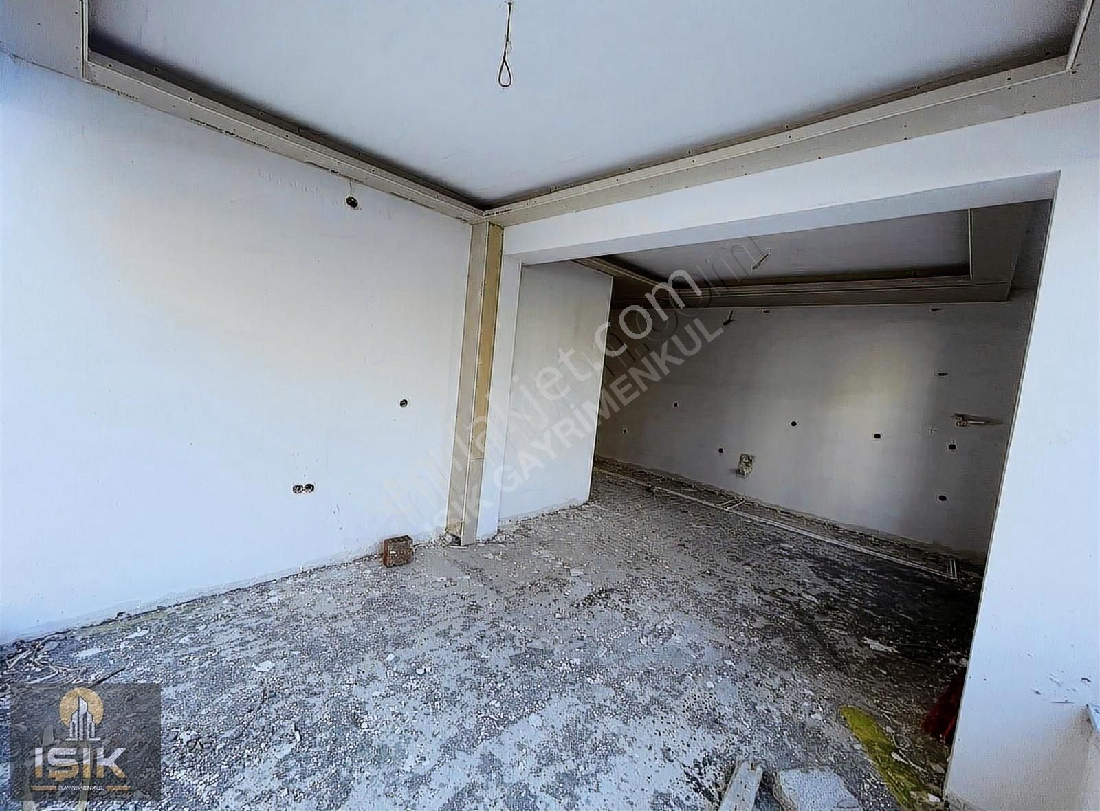 Işık Gayrimenkulden Kombinada Satılık Lüks 4+1