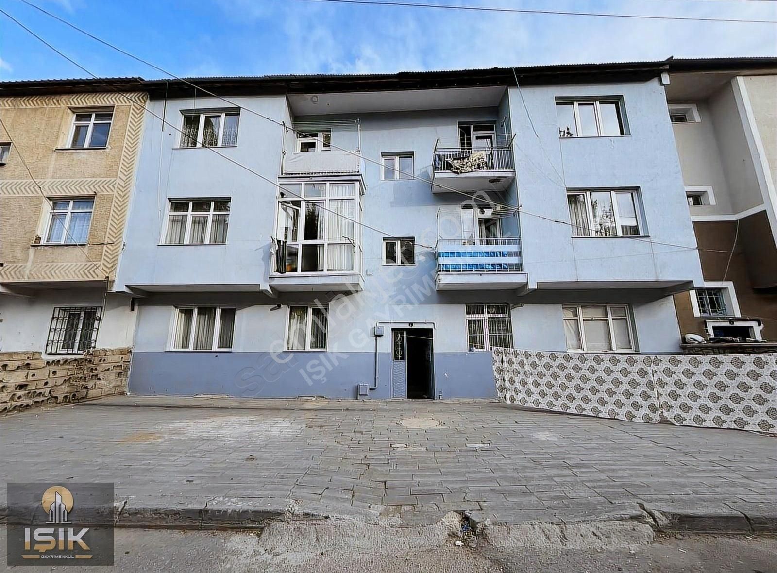 Işık Gayrimenkulden Yunus Emrede Acil Satılık 2+1 Daire