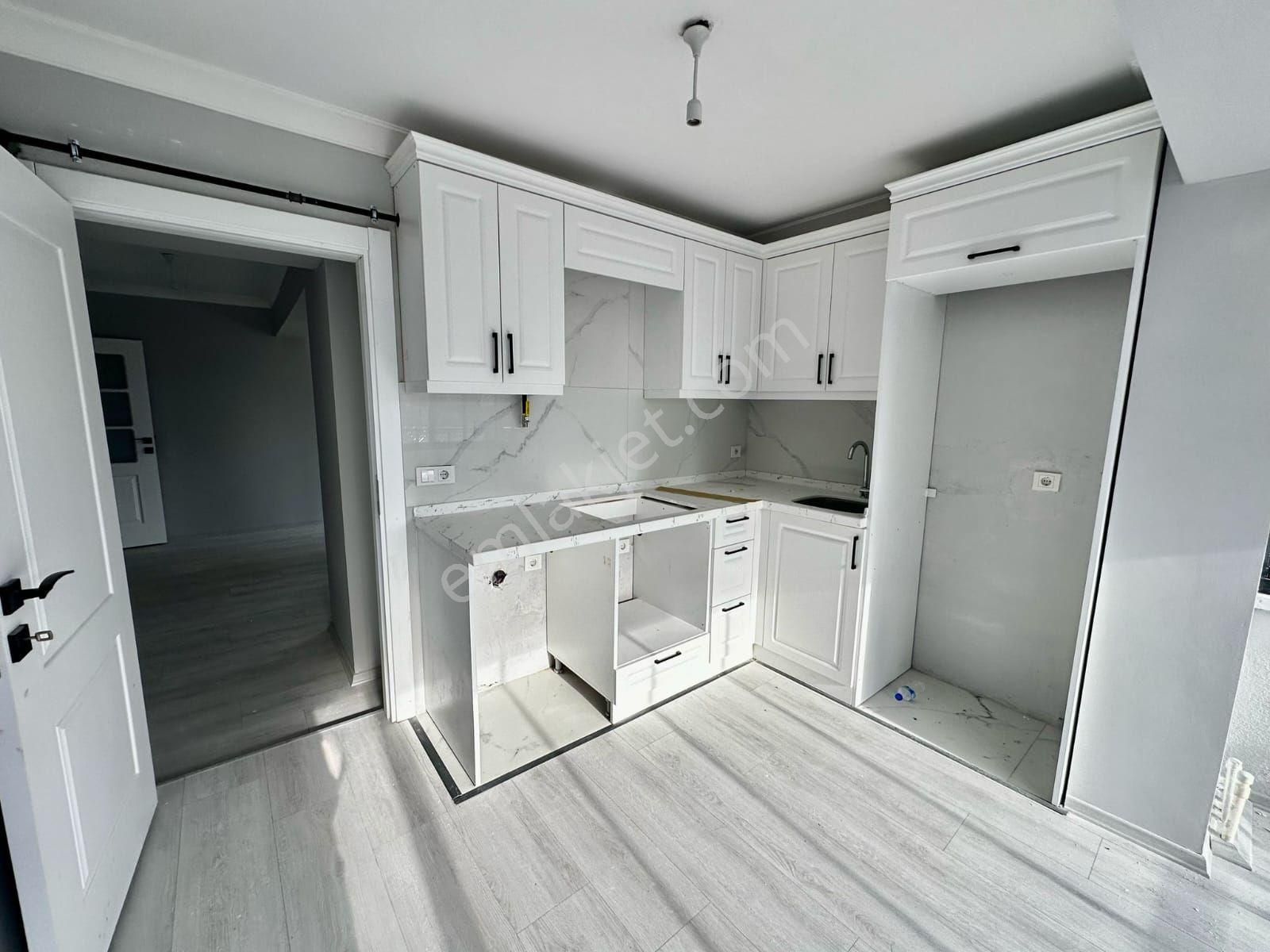 Evim-nur'dan Kışla Mah 2+1 2 Cam Balkonlu Otoparklı Vestiyerli 95m2 Yüksek Giriş Sıfır Daire