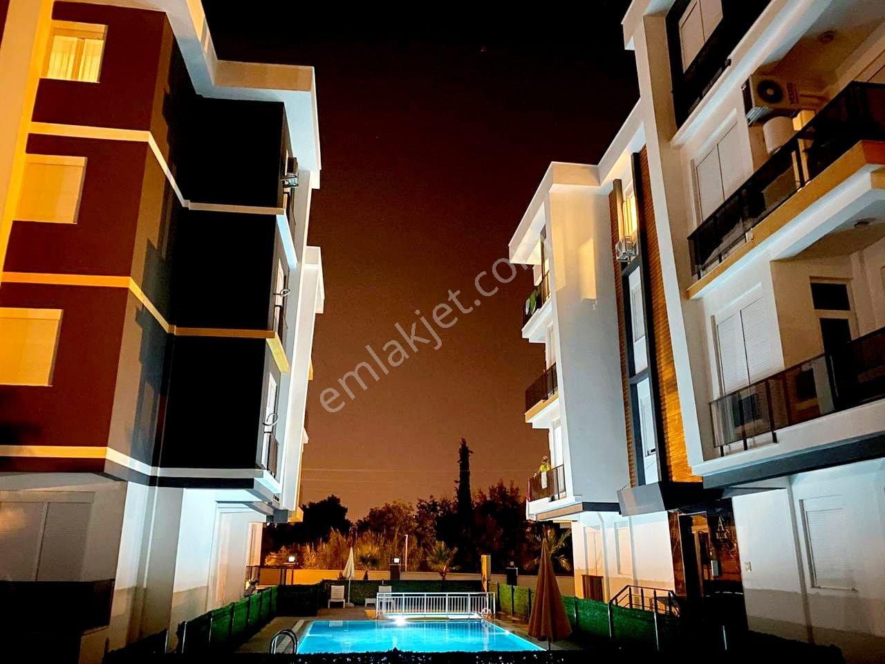 Göksuda Satılık 2+1 Ebevyn Banyolu Site İçirısınde Havuzlu Güney