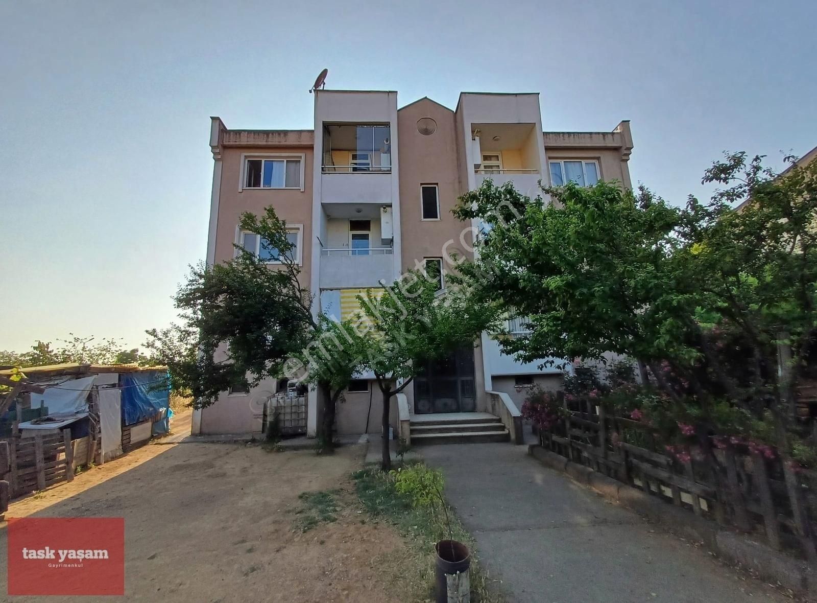 Çayırova Cumhuriyet Mahallesi'nde 2+1 Kiralık Daire