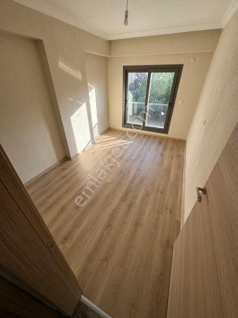 Foçada Denize Çok Yakın 3+1 Satılık Müstakil Villa - Görsel 14