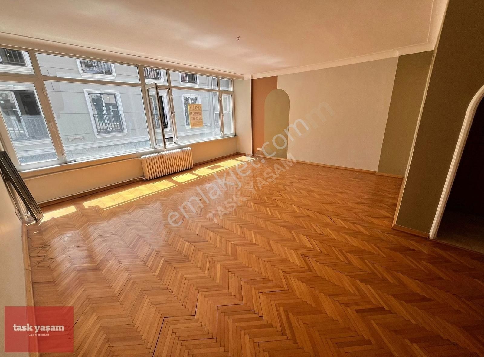 Nişantaşı Teşvikiye Asansörlü Geniş Kiralık Ferah 4+1 Daire
