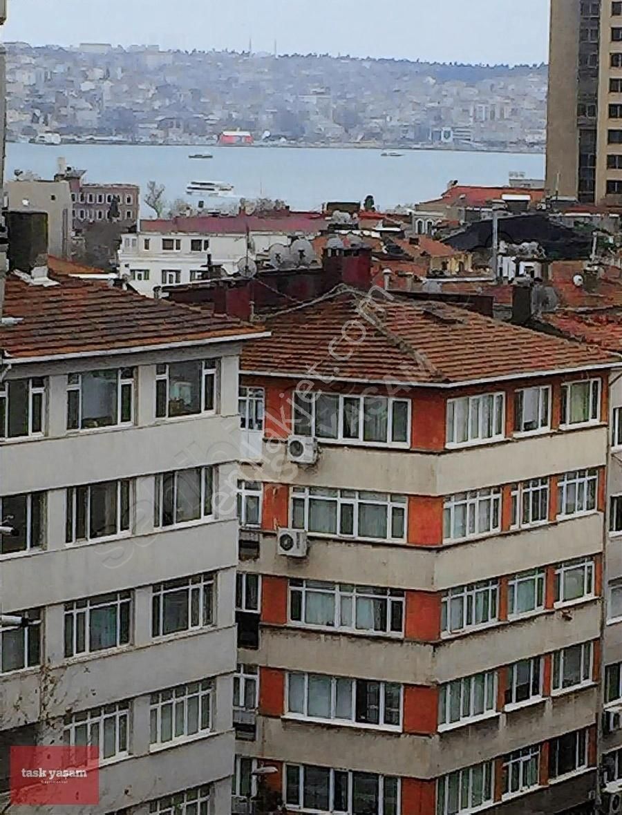 Beşiktaş Muradiye'de Deniz Manzaralı 2+1 Satılık Ferah Daire