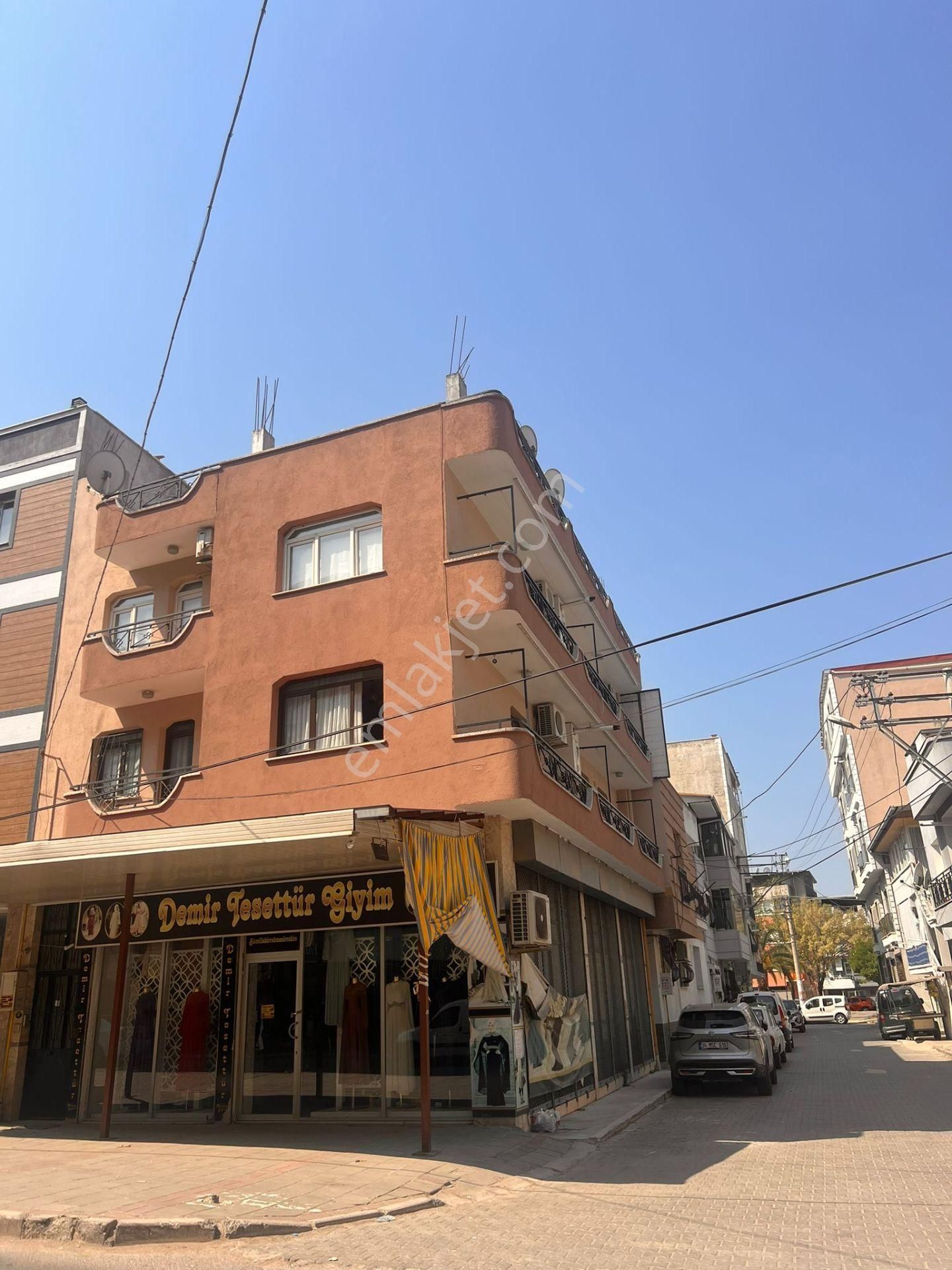 Buca Turyap'tan Yeşilbağlar Mahallesi Cadde Üstü Bina
