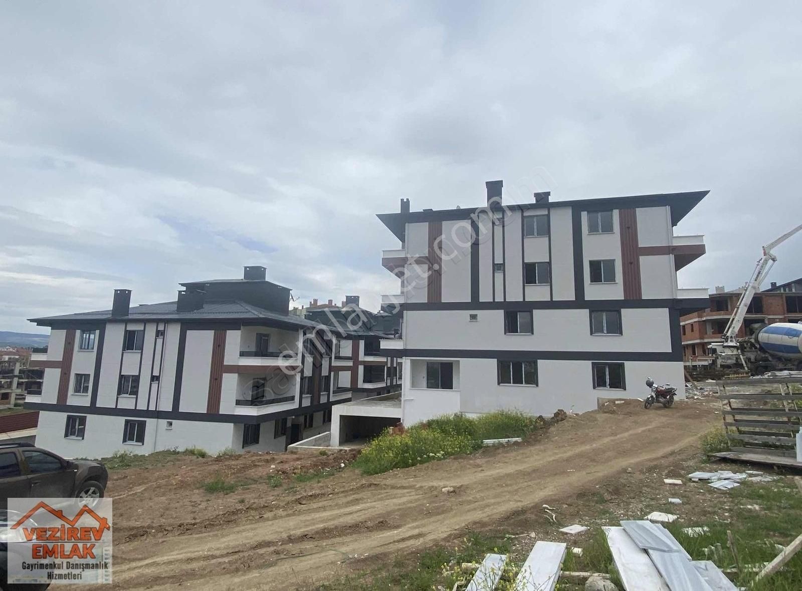 Vezırev Emlak'tan Esentepe Mah. 3+1 Asansörlü Sıfır Daire