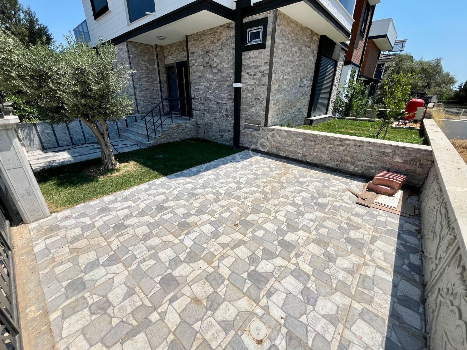 Sezgin Emlak'tan Güre'de 6+1 Deniz Manzaralı Satılık Lüx Triplex - Görsel 3