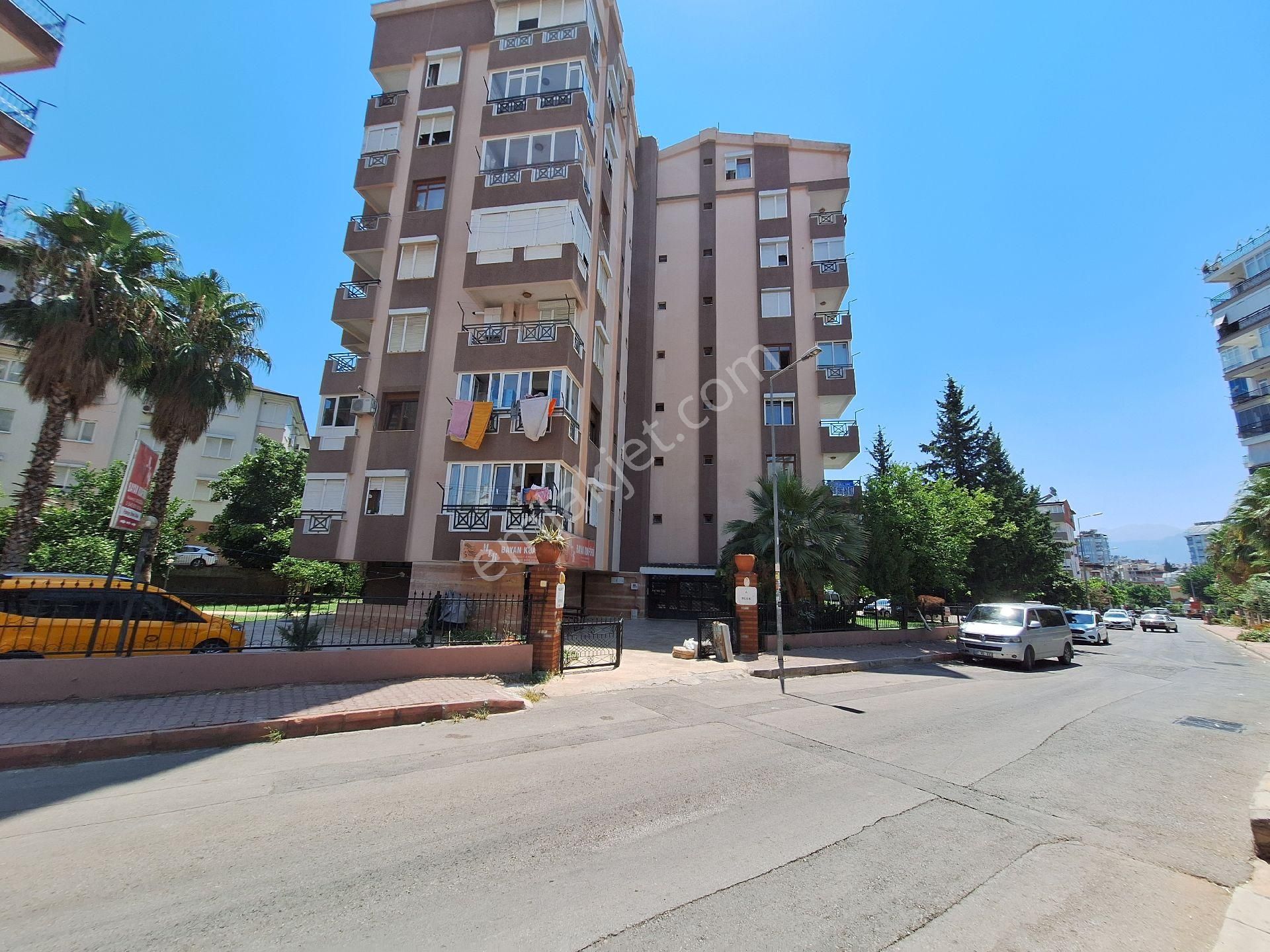 Antalya Konyaaltı Pınarbaşı Mahallesinde Site İçinde Ara Katta Kiralık 3+1 Daire