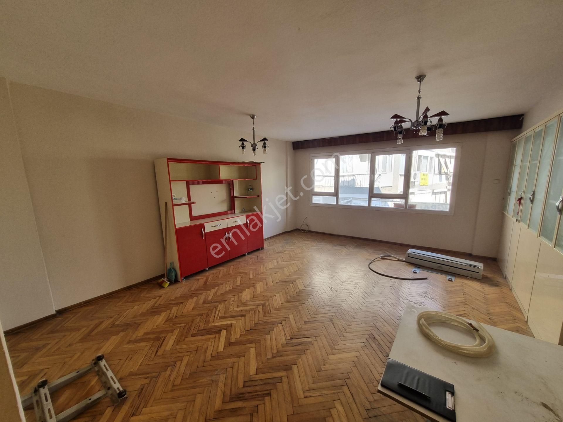 Tersane Mah.’de Sahile 1 Dakika Yürüme Mesafesinde Kiralık 2+1 Daire