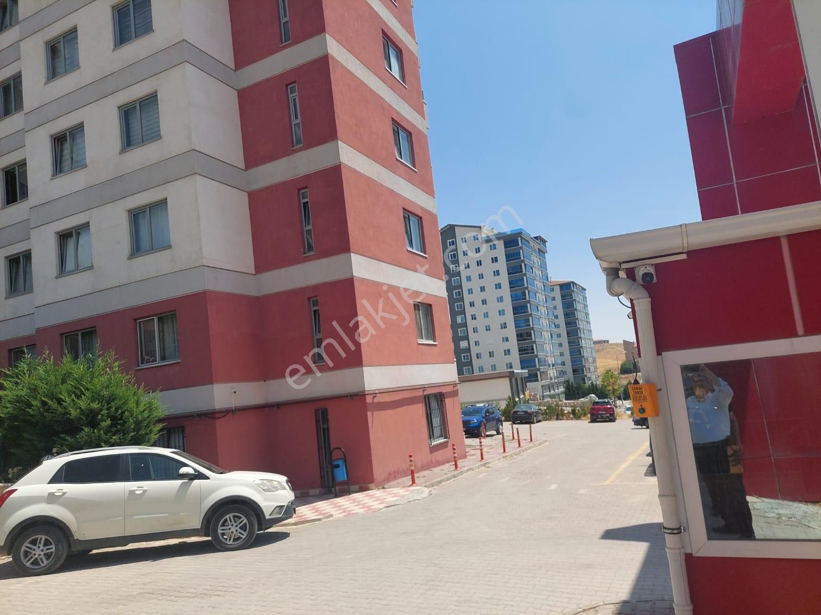 Fatih Sultan Mehmet Caddesinde Ebeveyn Banyolu 4+1 Satılık Daire - Görsel 25