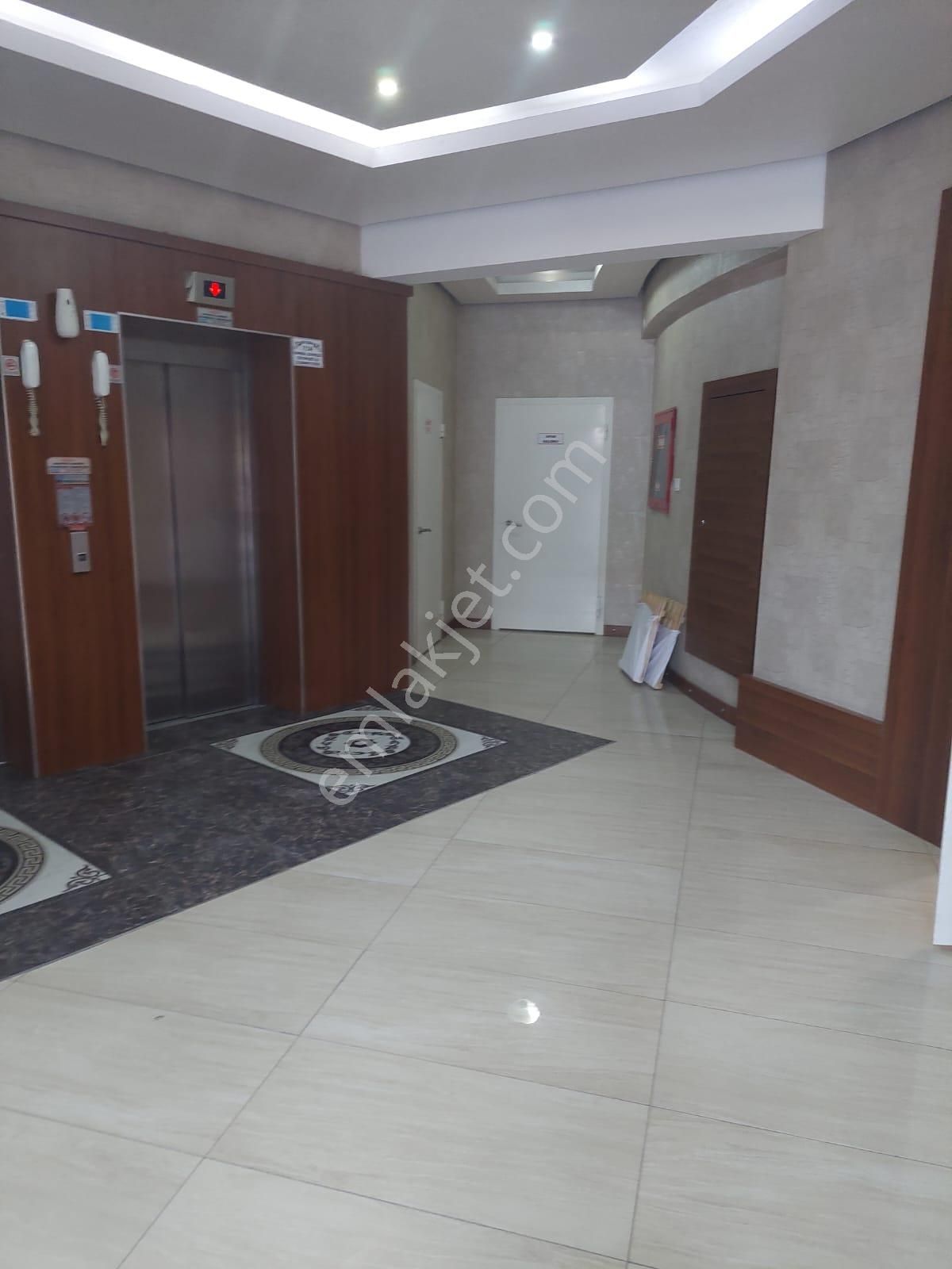 Fatih Sultan Mehmet Caddesinde Ebeveyn Banyolu 4+1 Satılık Daire - Görsel 14