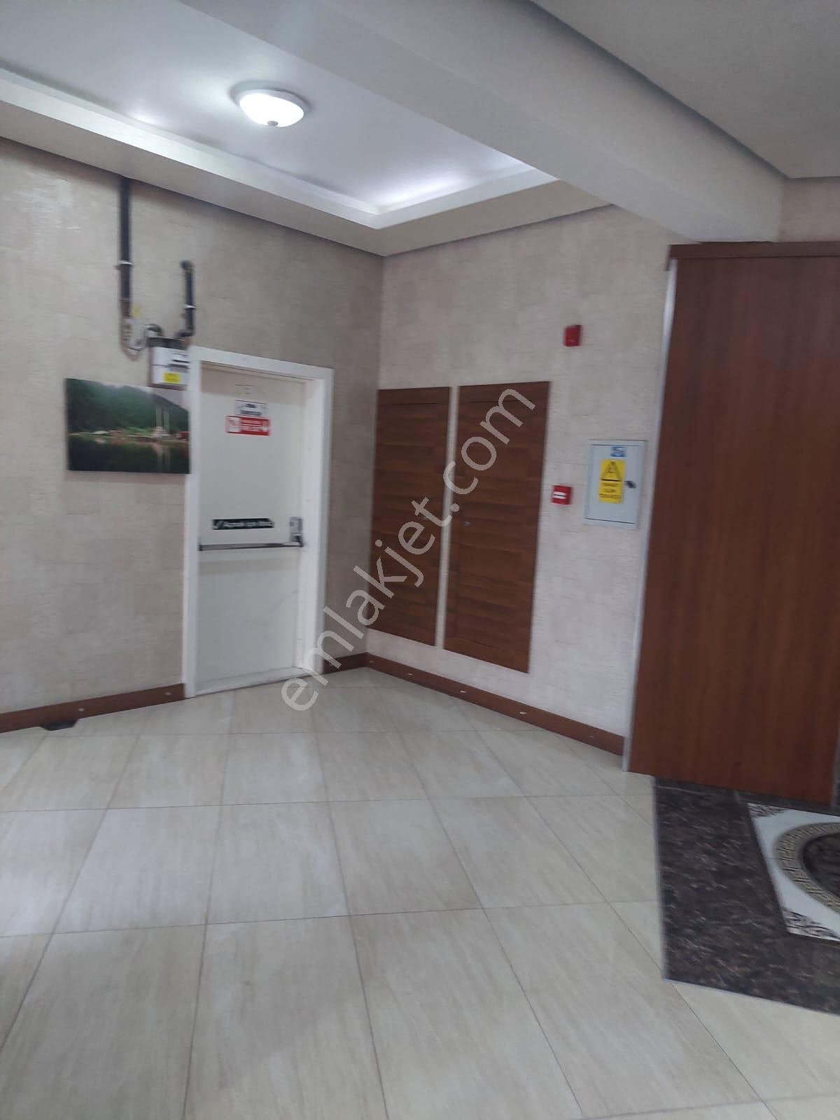 Fatih Sultan Mehmet Caddesinde Ebeveyn Banyolu 4+1 Satılık Daire - Görsel 18