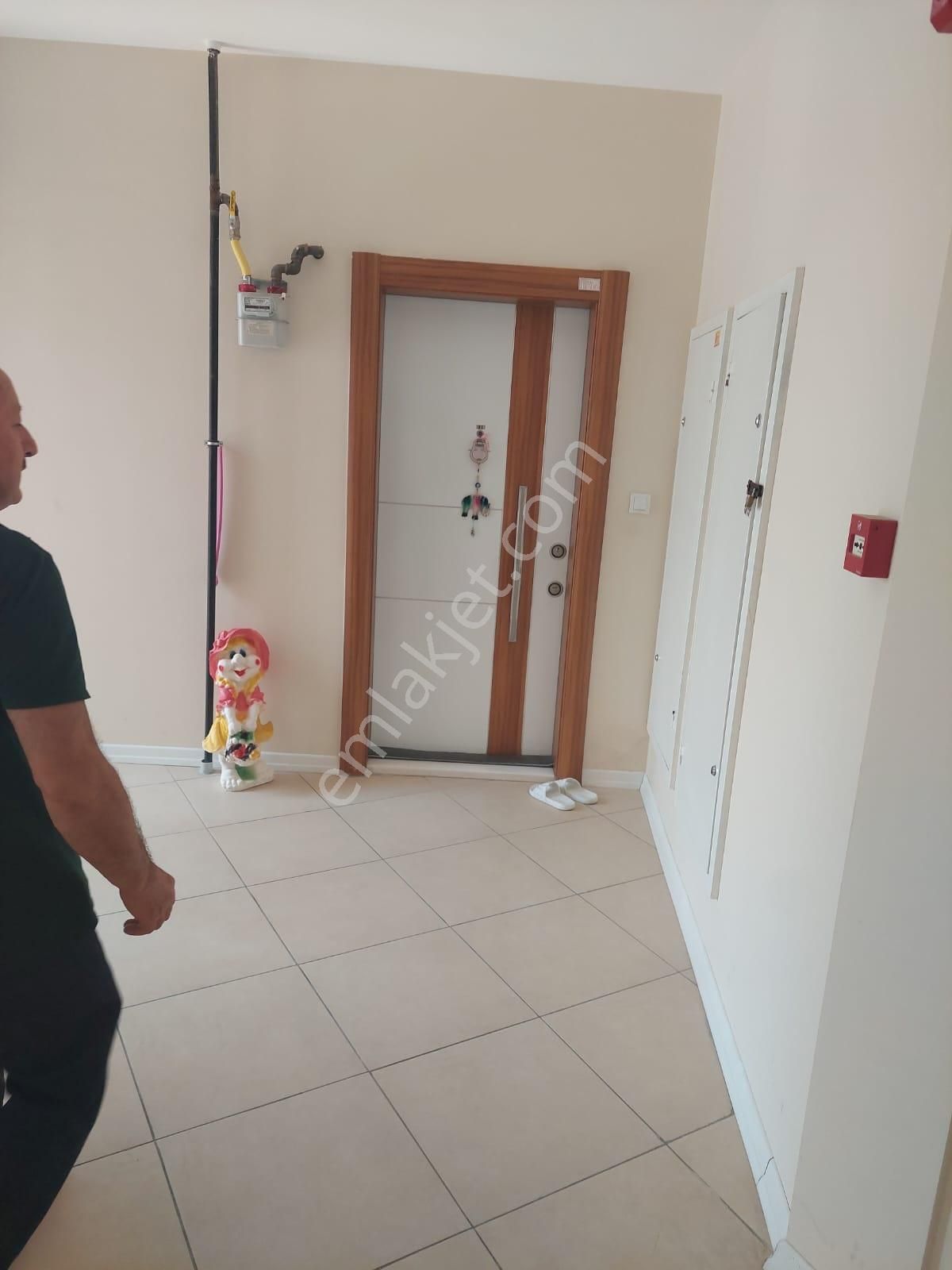 Fatih Sultan Mehmet Caddesinde Ebeveyn Banyolu 4+1 Satılık Daire - Görsel 3