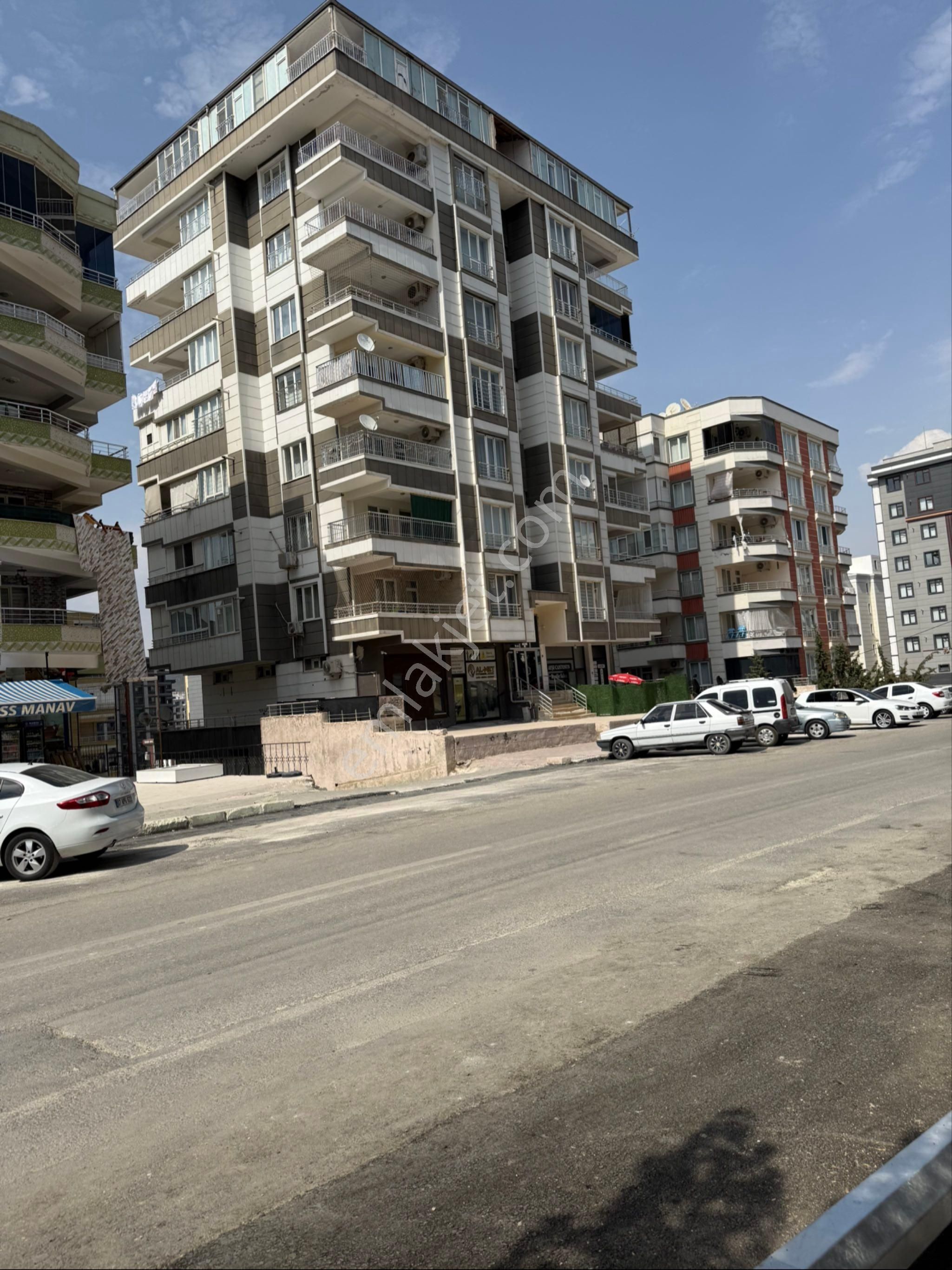 Özgür Emlaktan Şanlıurfa Karaköprüde Satılık Yüksek Giriş Katı