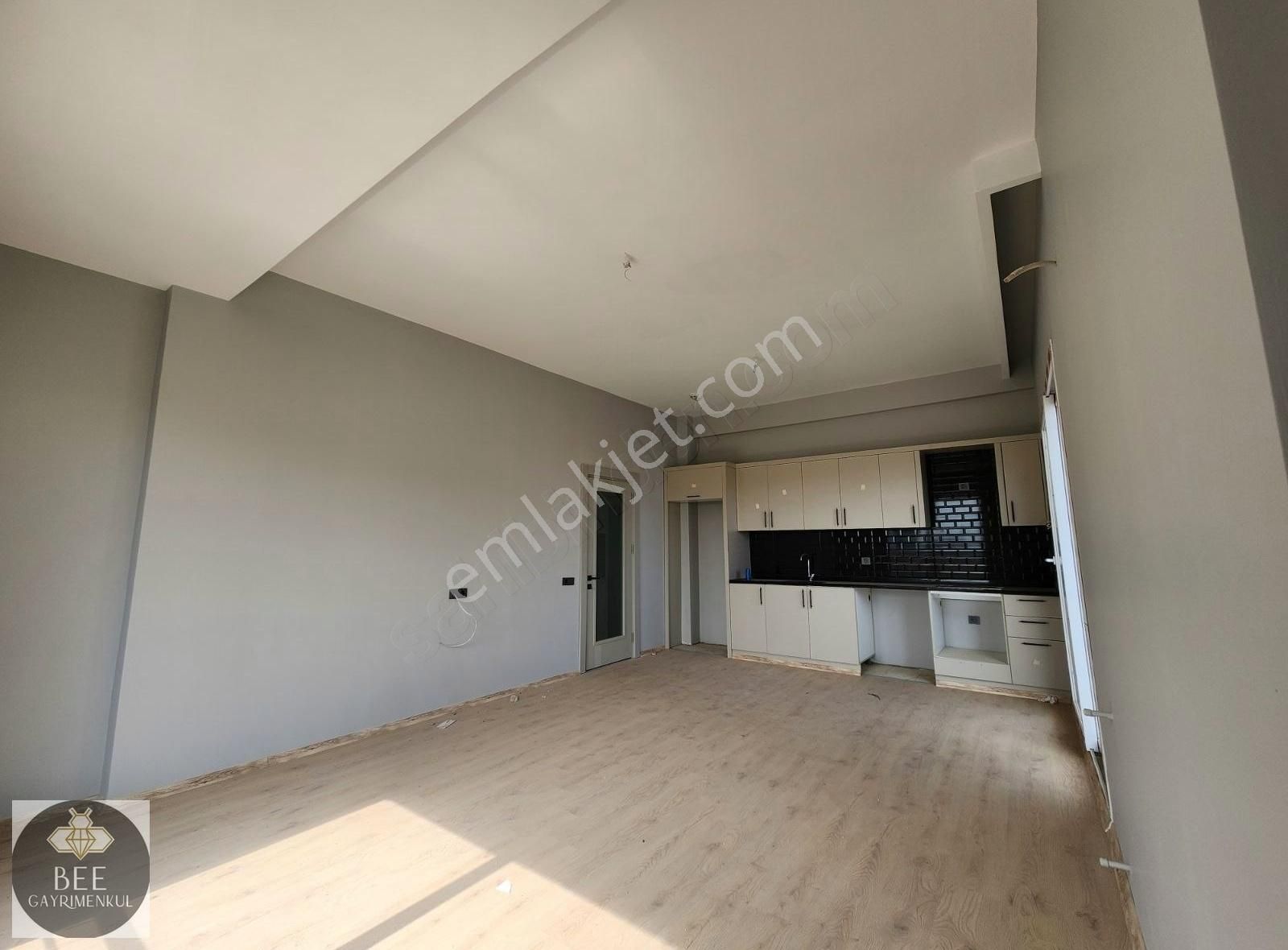 Bee Emlak'tan Tömükte Site İçi Geniş 2+1 Kiralık Daire