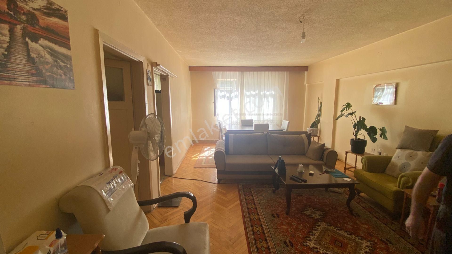 3+1 2. Kat Tepebaşı Mh. Bayrak Sk. Ta