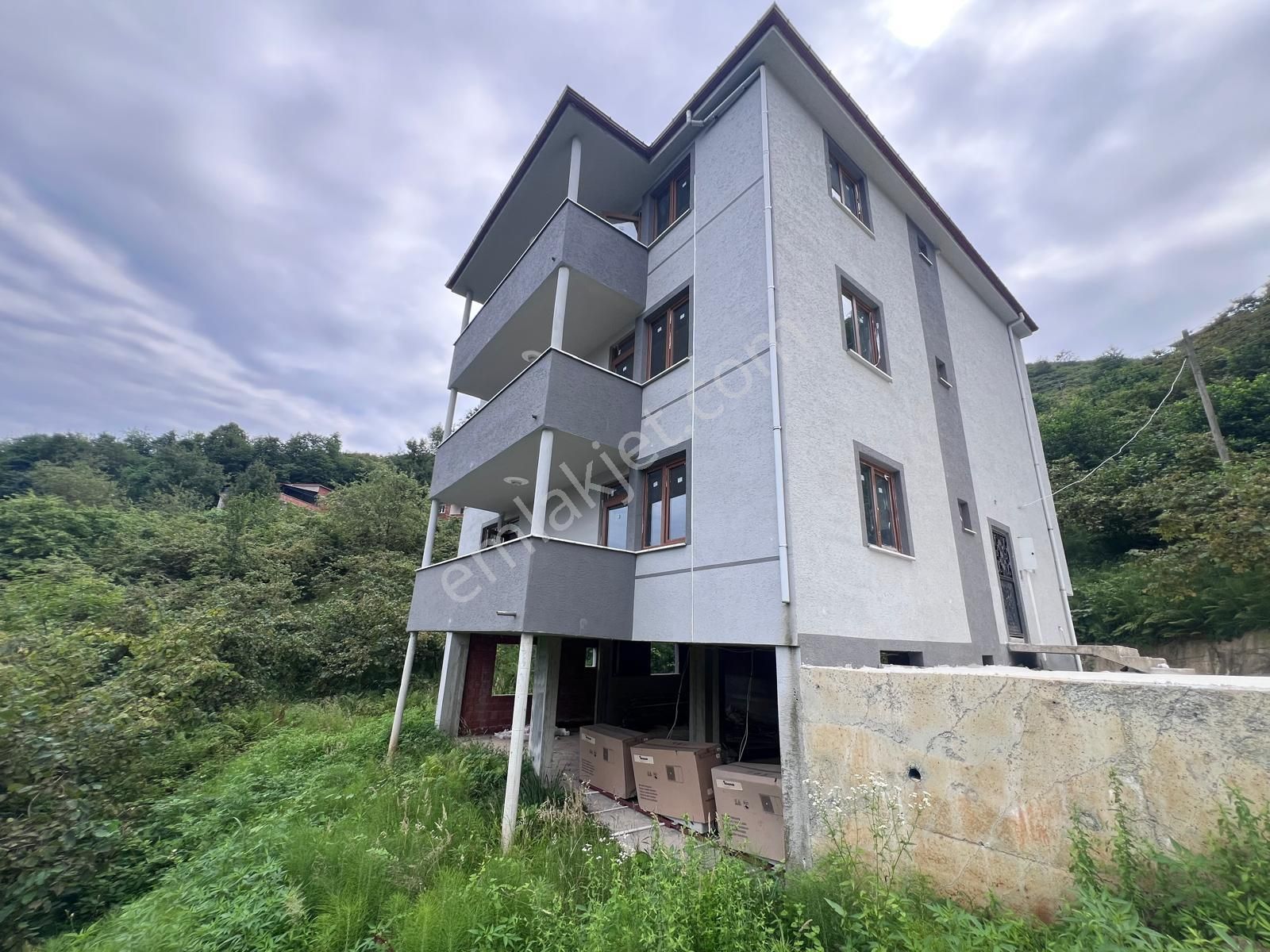 Trabzon Arsin Işıklı'da 4 Katlı Satılık Sıfır Bina