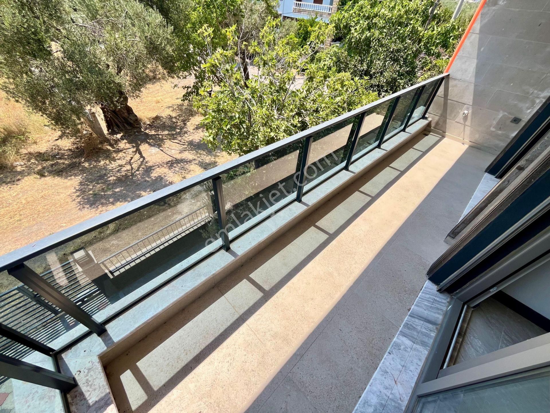 Akçay Sezgin Emlaktan Güre Sahilde Denize 300 Metre 3+1 Triplex Villa - Görsel 26