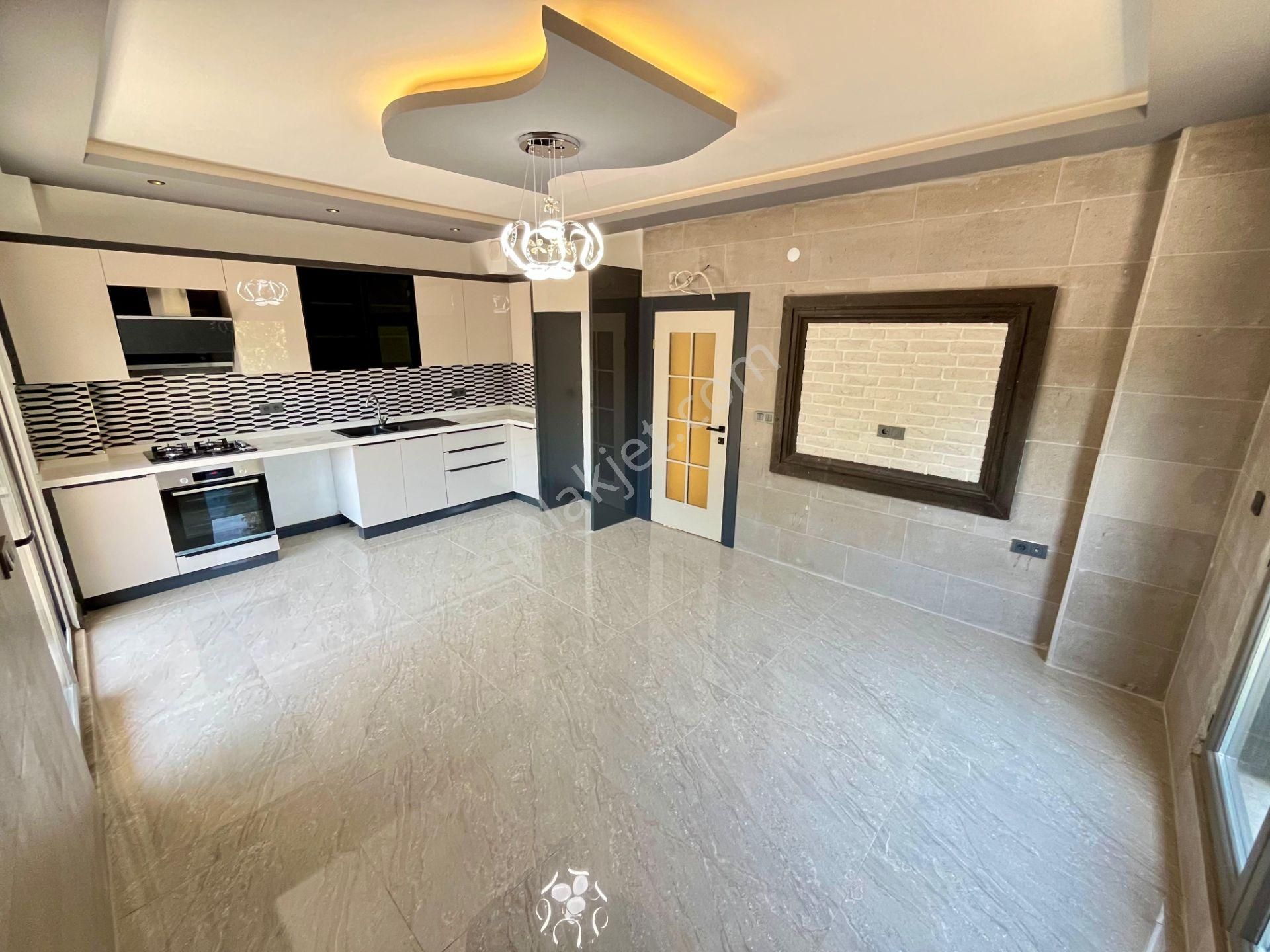 Akçay Sezgin Emlaktan Güre Sahilde Denize 300 Metre 3+1 Triplex Villa - Görsel 4