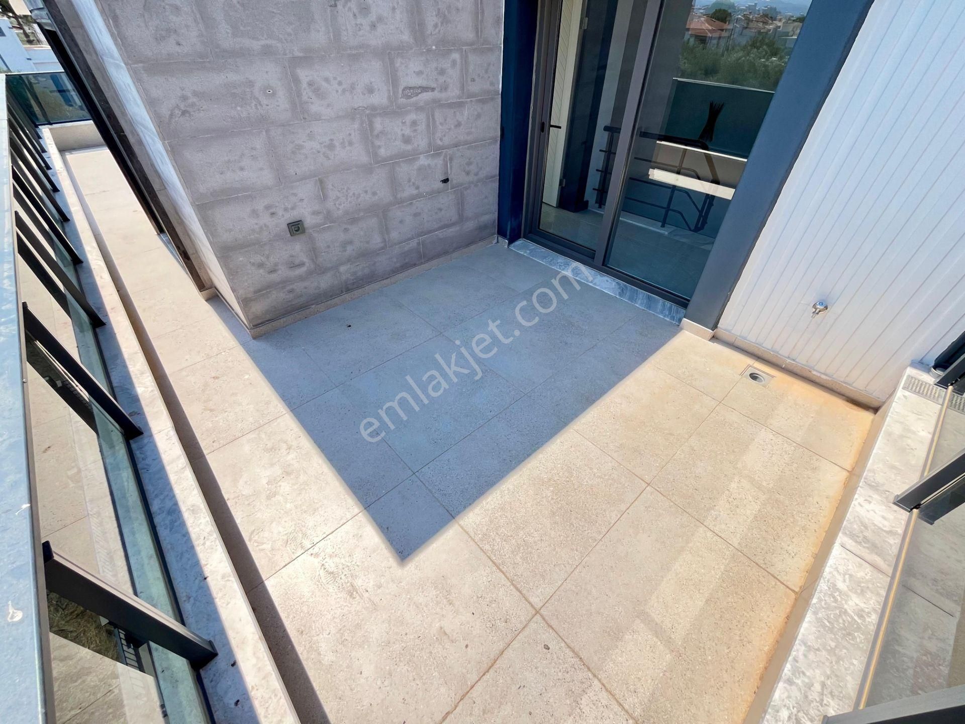 Akçay Sezgin Emlaktan Güre Sahilde Denize 300 Metre 3+1 Triplex Villa - Görsel 22