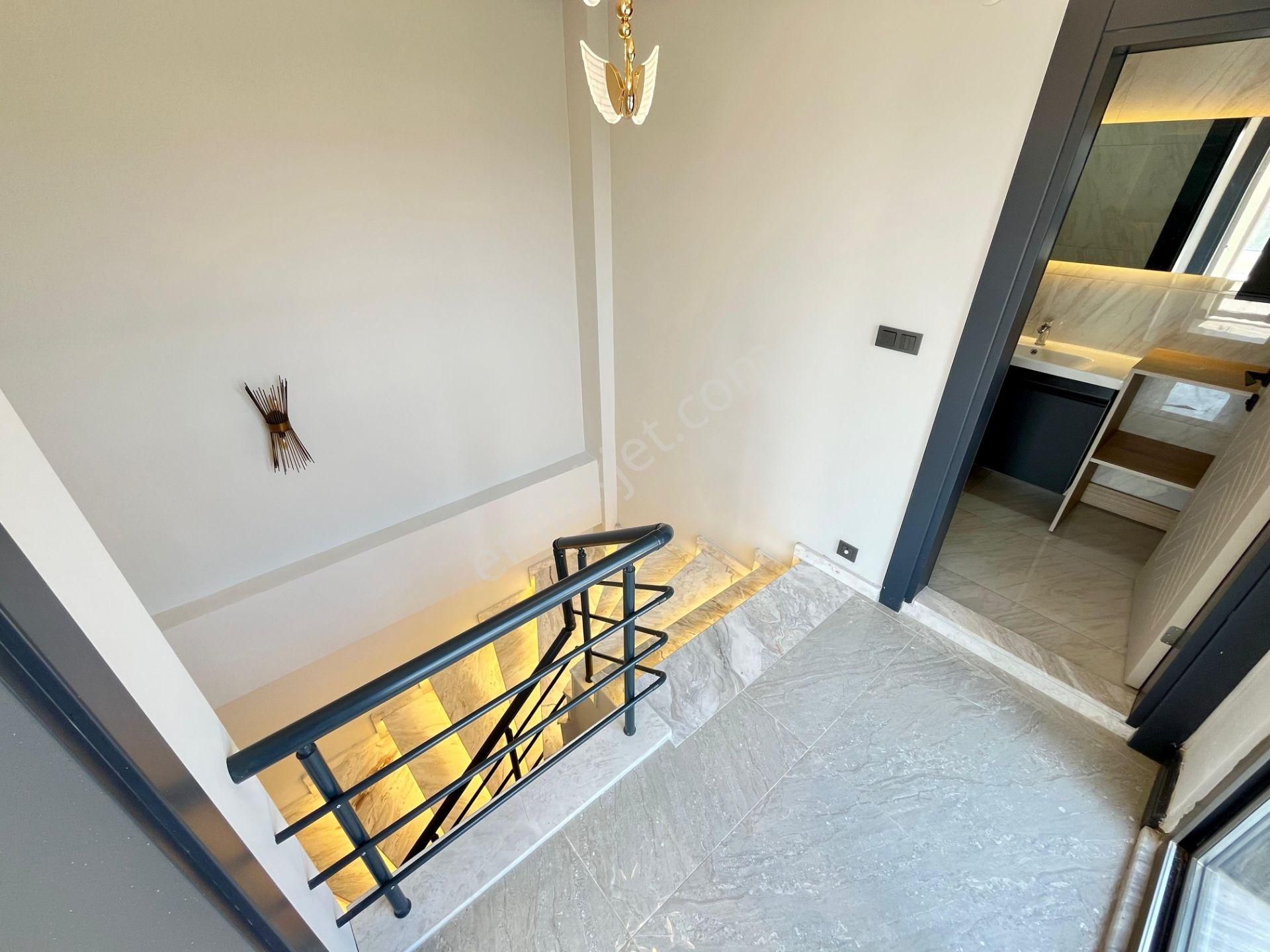 Akçay Sezgin Emlaktan Güre Sahilde Denize 300 Metre 3+1 Triplex Villa - Görsel 32