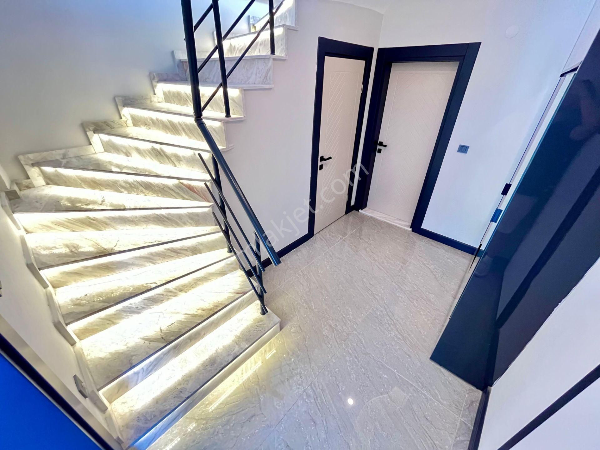 Akçay Sezgin Emlaktan Güre Sahilde Denize 300 Metre 3+1 Triplex Villa - Görsel 27