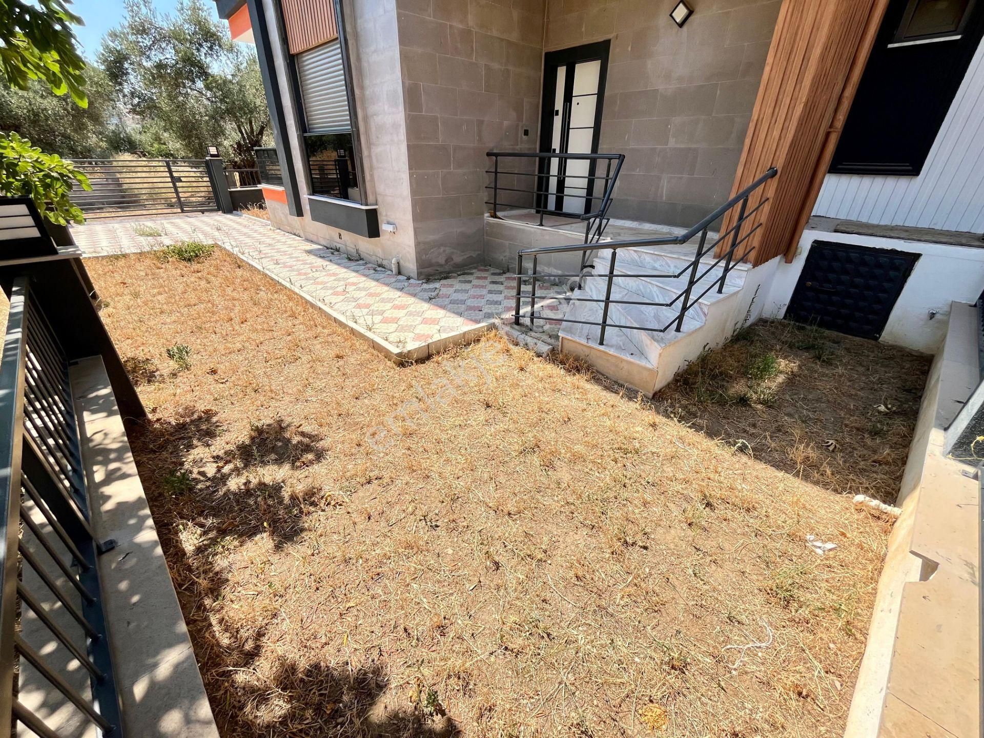 Akçay Sezgin Emlaktan Güre Sahilde Denize 300 Metre 3+1 Triplex Villa - Görsel 3