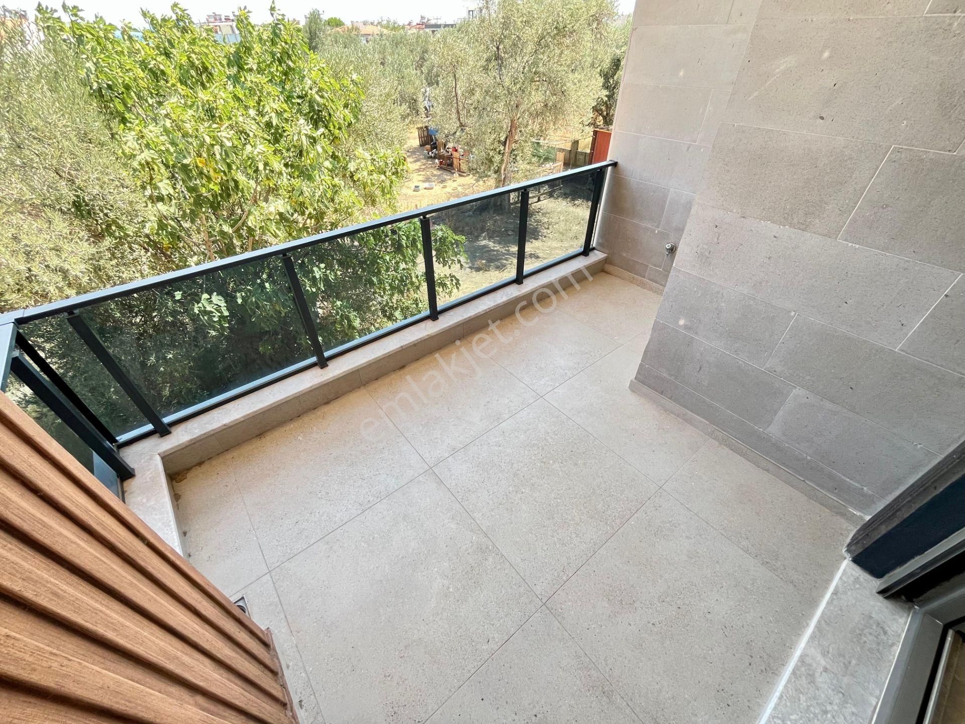 Akçay Sezgin Emlaktan Güre Sahilde Denize 300 Metre 3+1 Triplex Villa - Görsel 25