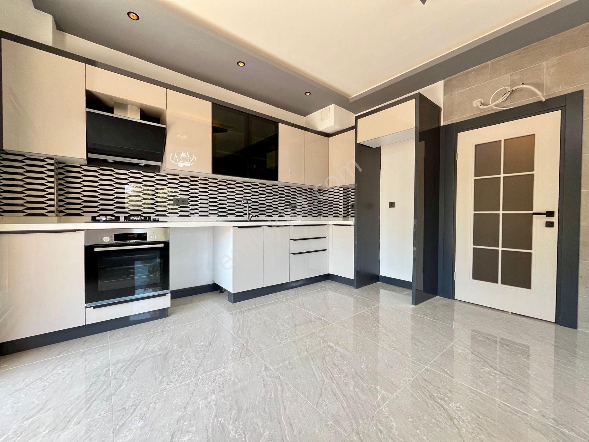 Akçay Sezgin Emlaktan Güre Sahilde Denize 300 Metre 3+1 Triplex Villa - Görsel 5