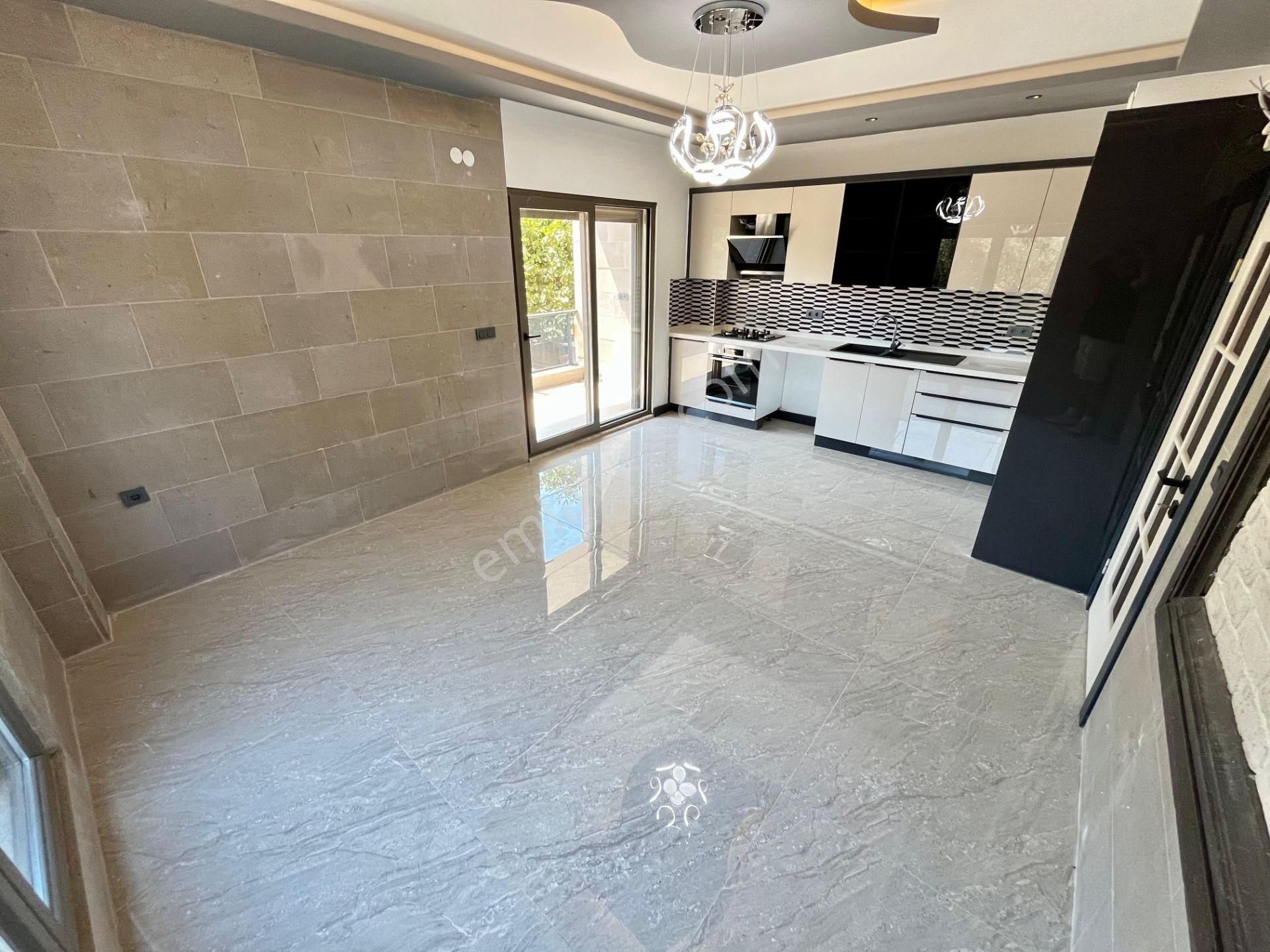 Akçay Sezgin Emlaktan Güre Sahilde Denize 300 Metre 3+1 Triplex Villa - Görsel 8