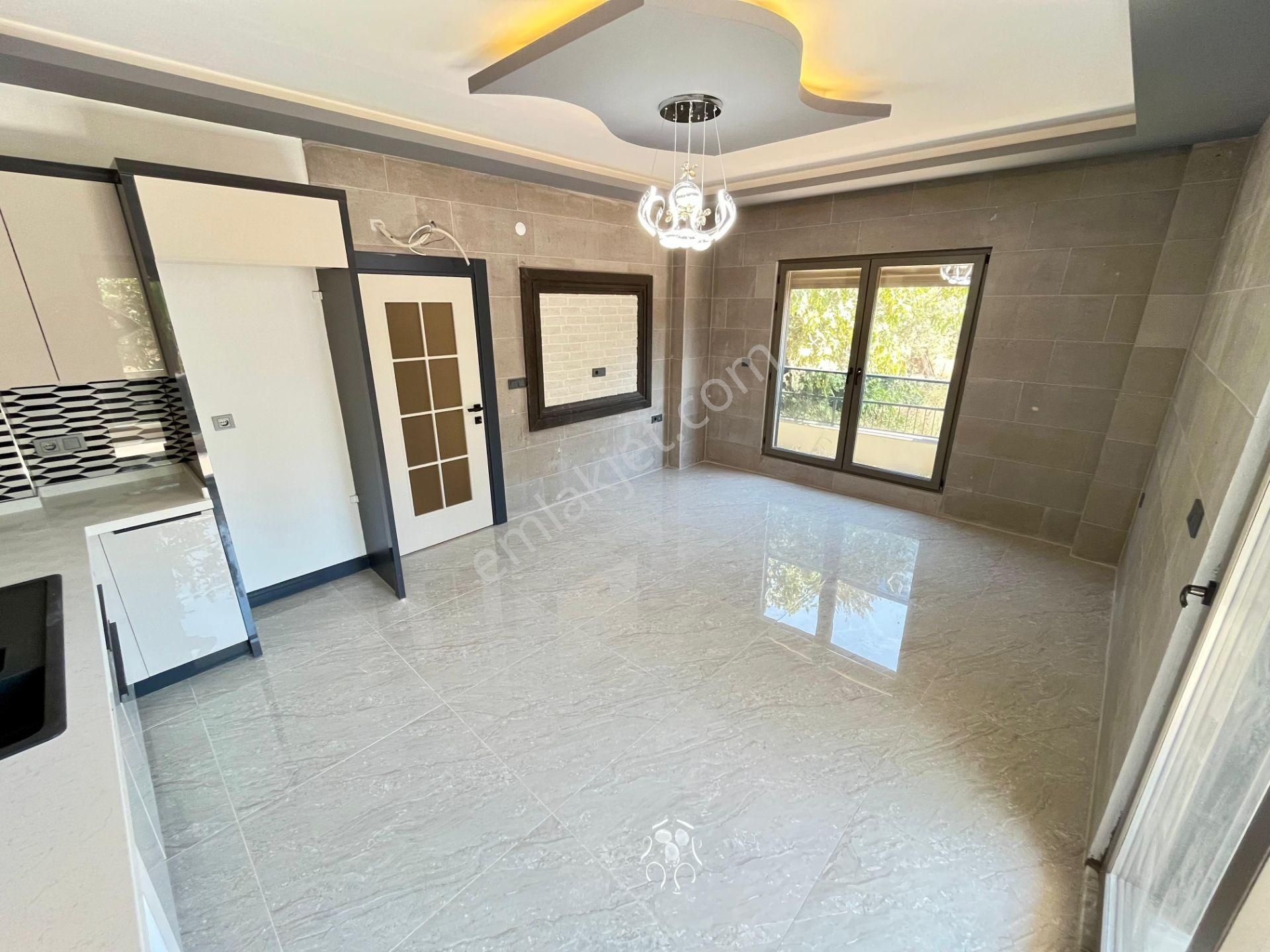 Akçay Sezgin Emlaktan Güre Sahilde Denize 300 Metre 3+1 Triplex Villa - Görsel 7