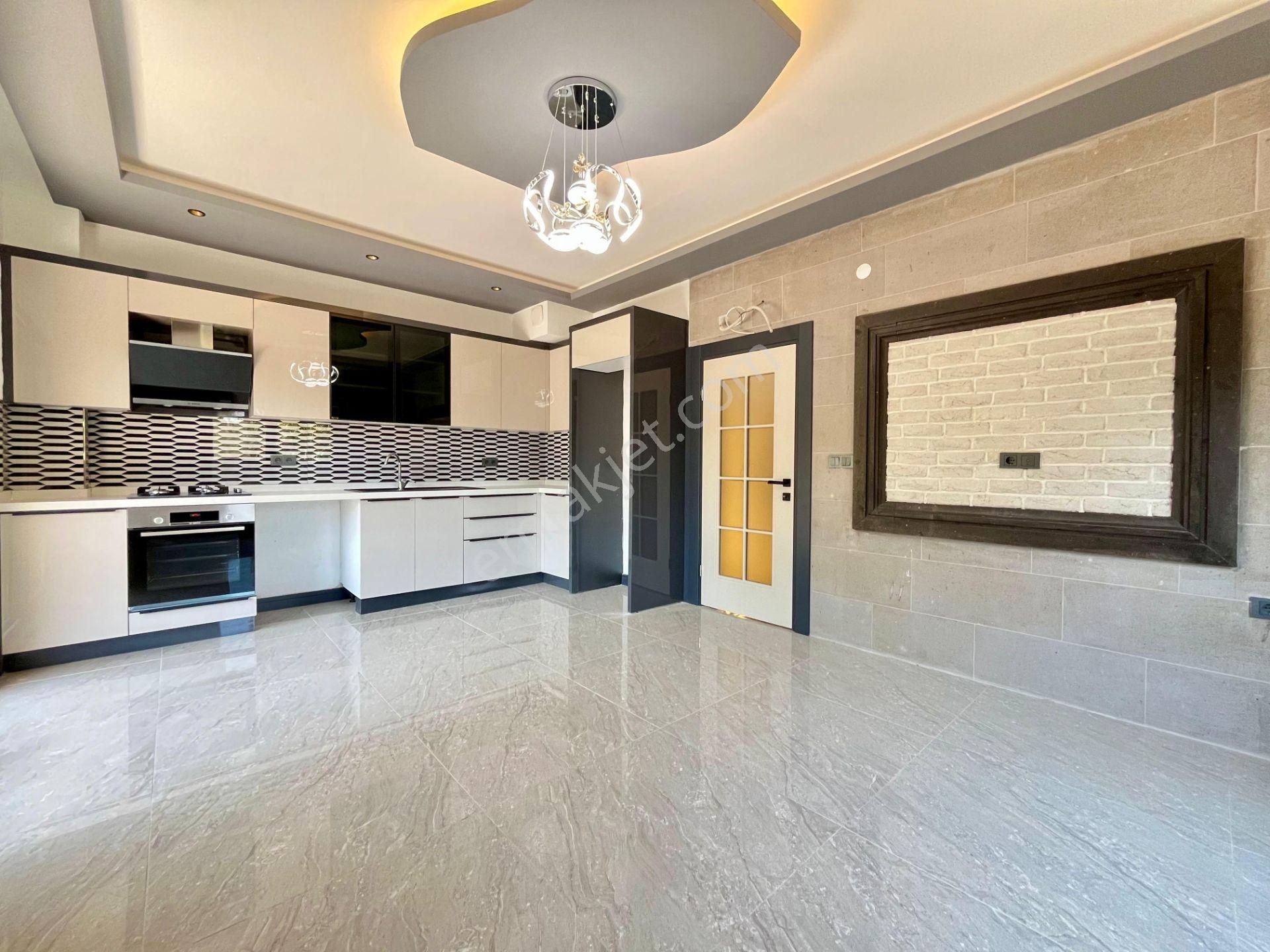 Akçay Sezgin Emlaktan Güre Sahilde Denize 300 Metre 3+1 Triplex Villa - Görsel 6