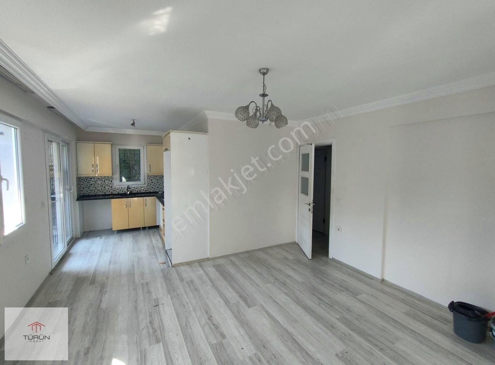 Satılık Cami Mahallesi'nde 2+1 Giriş Kat Daire