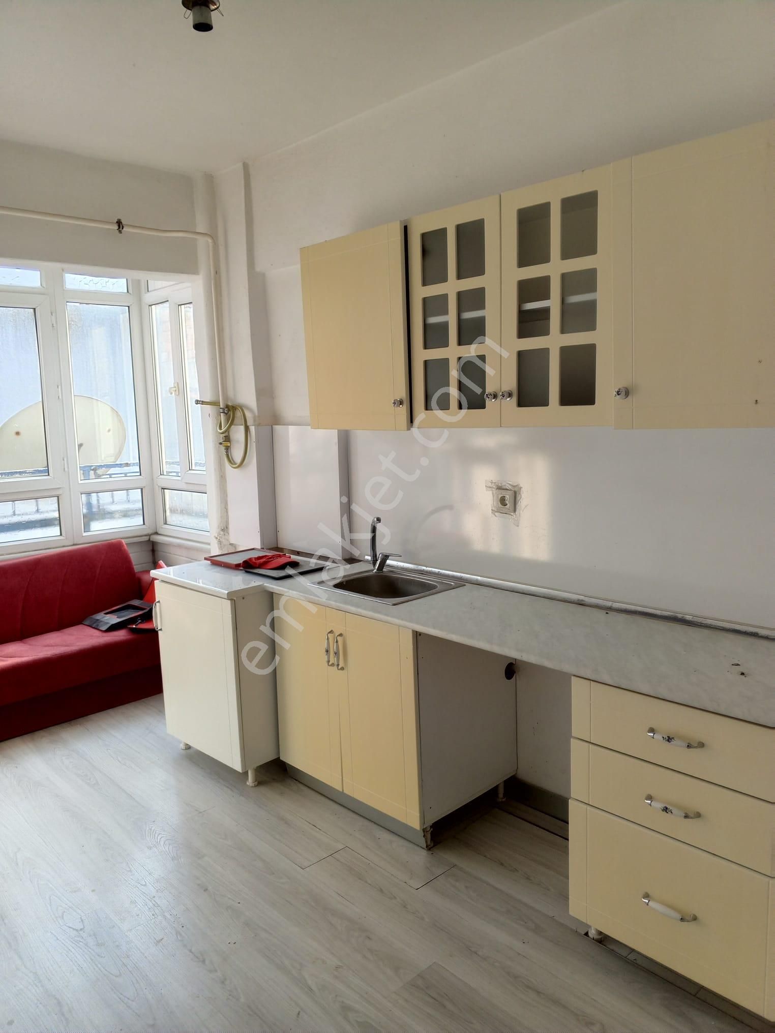Merkezi Lokasyonda Acil Satılık Daire Bulundugu Kat 4 Bina 5 Kat
