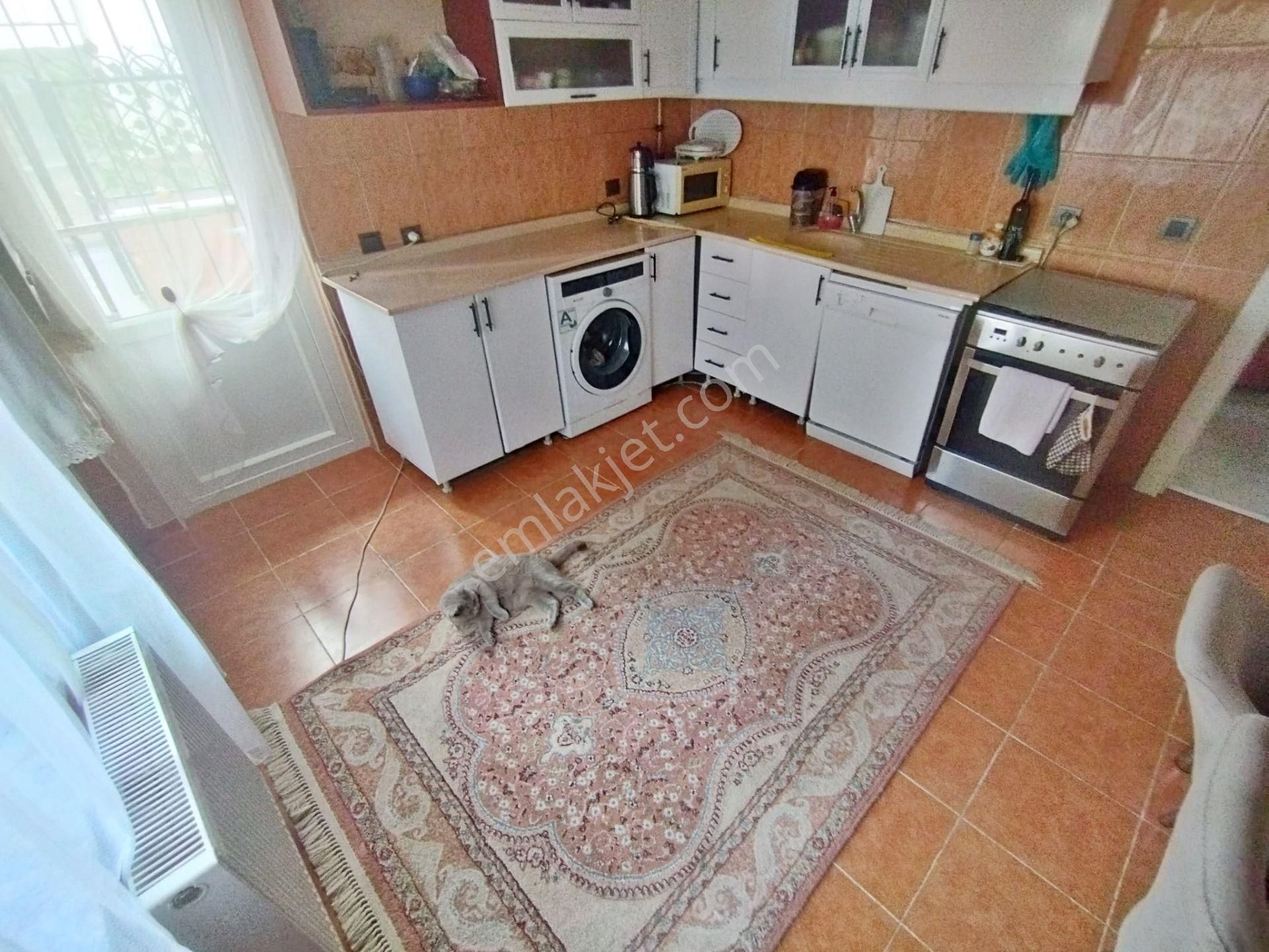 Çelik Emlak'tan Selçuklu Mh. Dublex Yapılı 3+1 Bahçeli Kiralık Daire