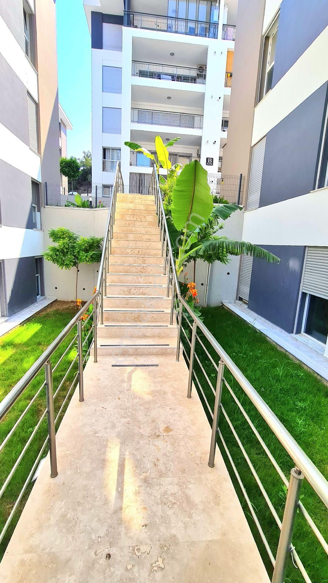 Kuşadası Merkez'de Sıfır Daire 3+1 Doğalgazlı Önü Açık 145 M2 Net Arakat Çok Geniş Daire - Görsel 23