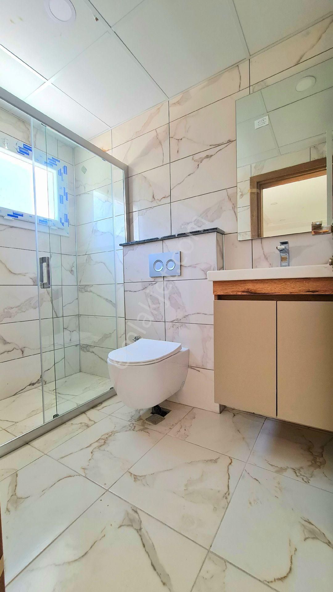 Kuşadası Merkez'de Sıfır Daire 3+1 Doğalgazlı Önü Açık 145 M2 Net Arakat Çok Geniş Daire - Görsel 12