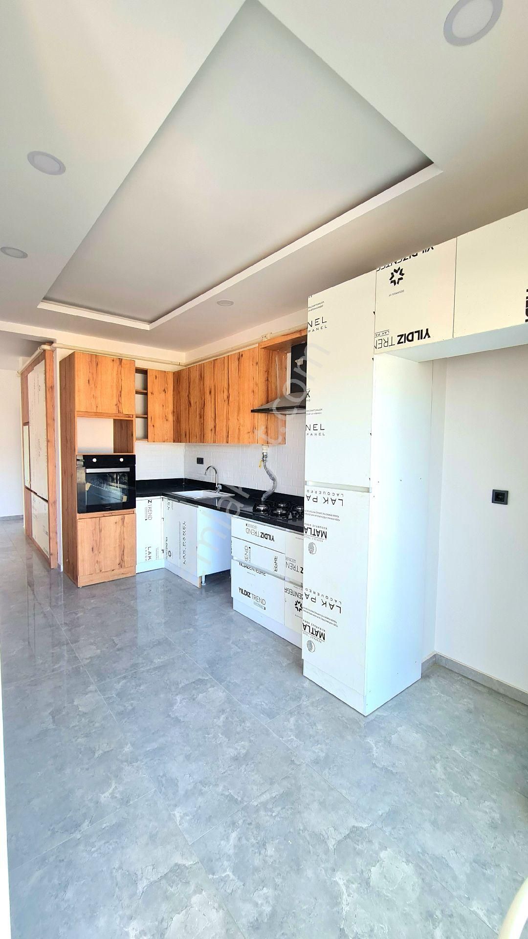 Kuşadası Merkez'de Sıfır Daire 3+1 Doğalgazlı Önü Açık 145 M2 Net Arakat Çok Geniş Daire - Görsel 30